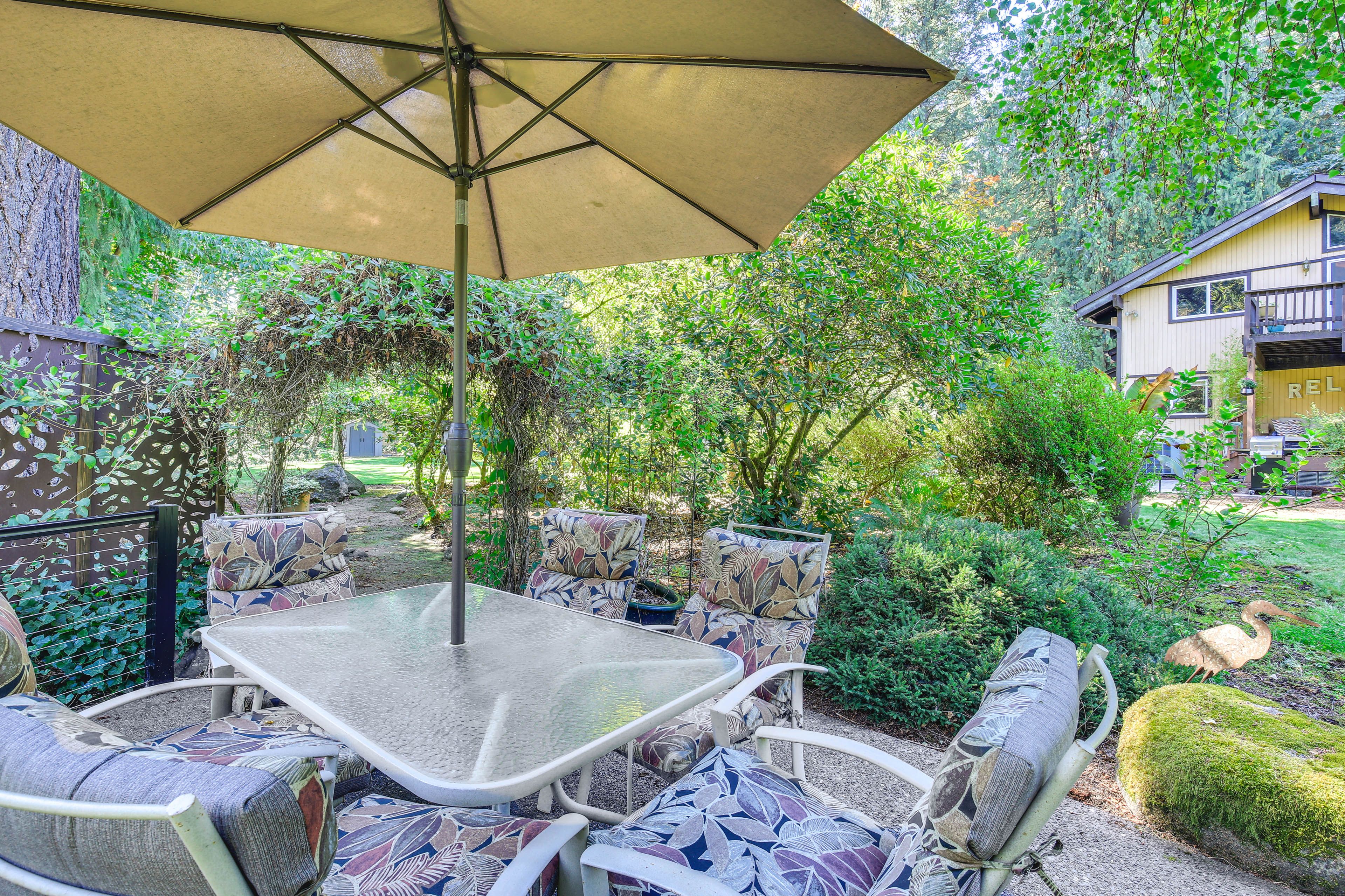 Riverfront Deck | Kayak & Fish On-Site