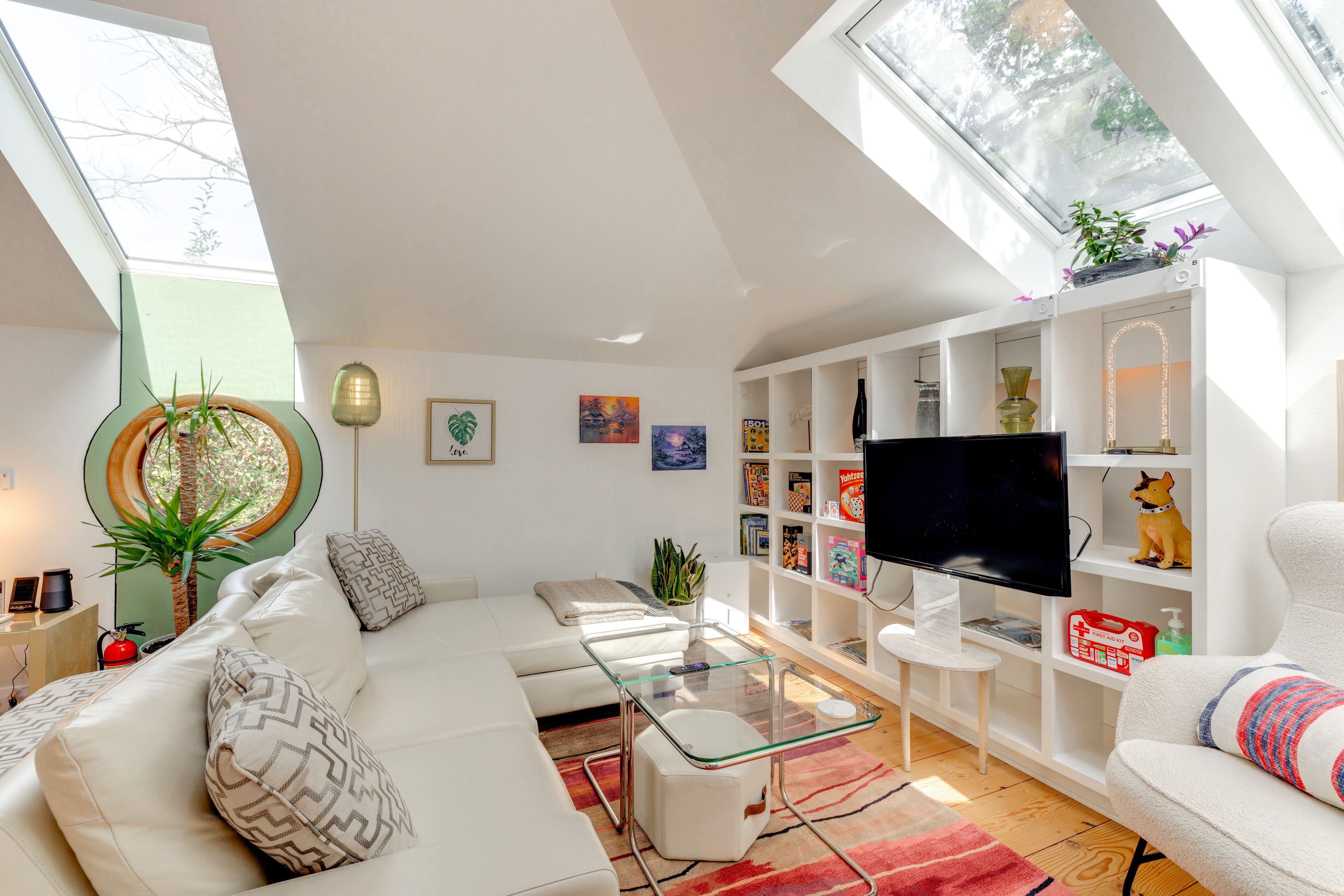 Sitting Area | Smart TV w/ Roku | Board Games