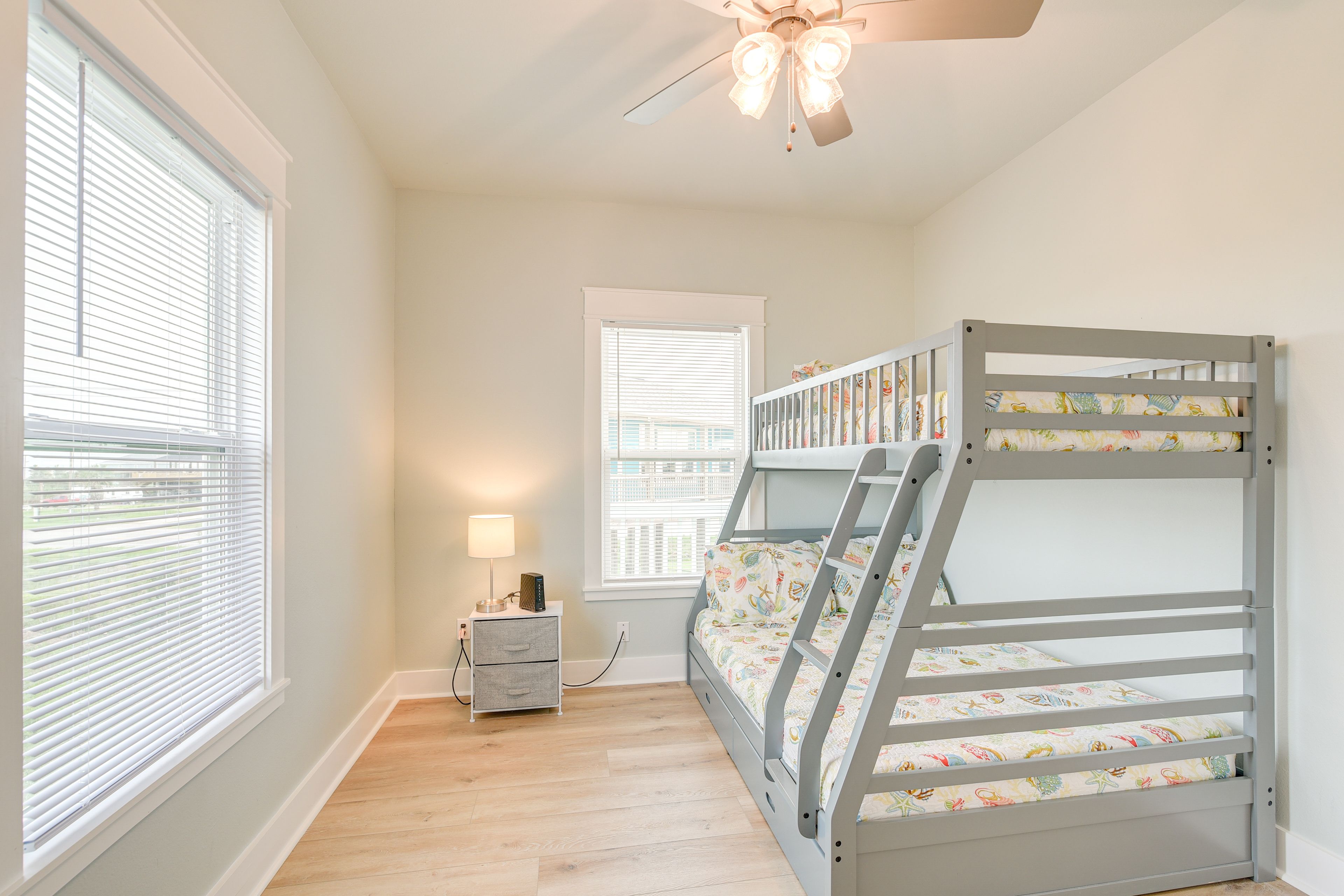Bedroom 3 | Twin/Full Bunk Bed