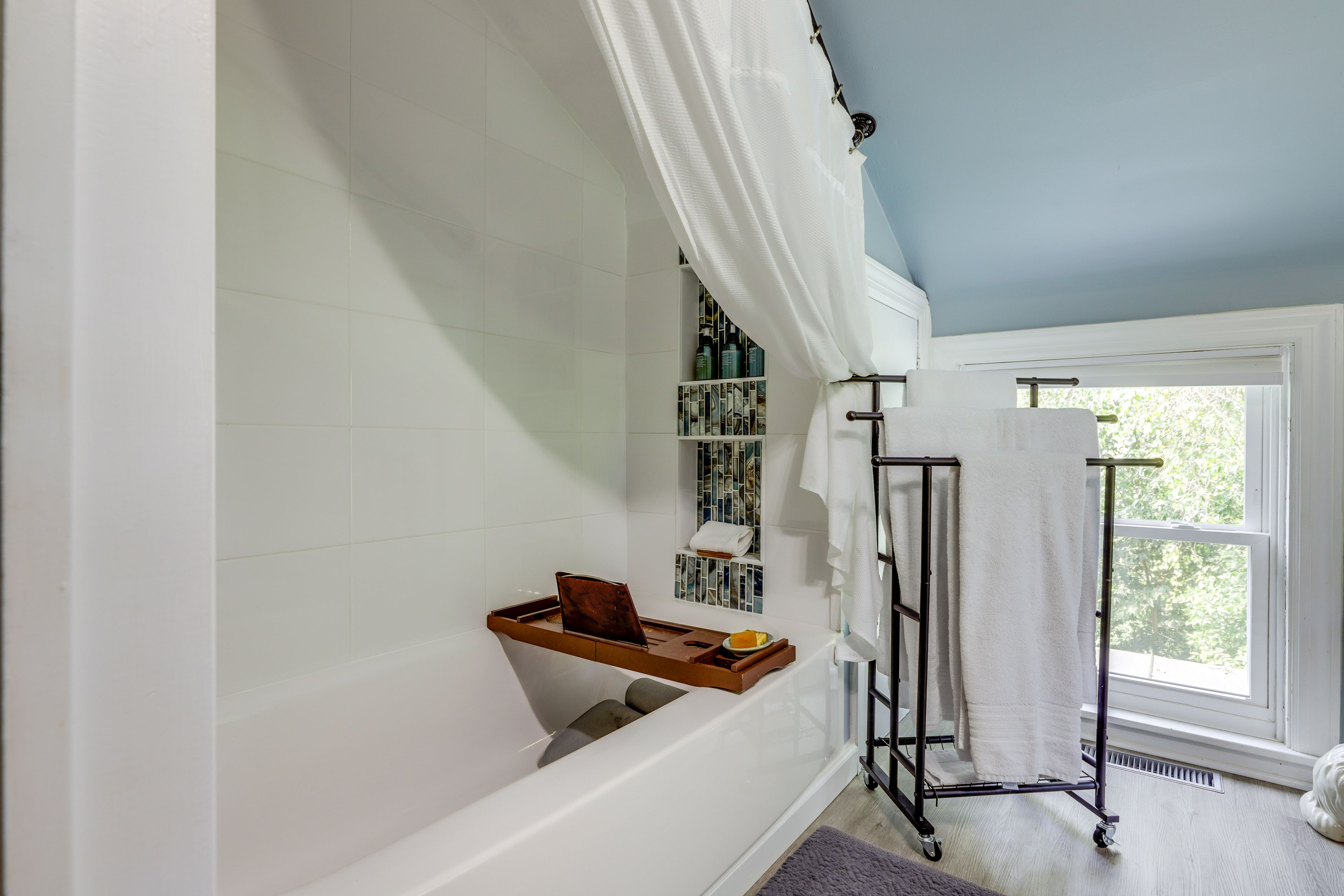 Bathroom | 2nd Floor