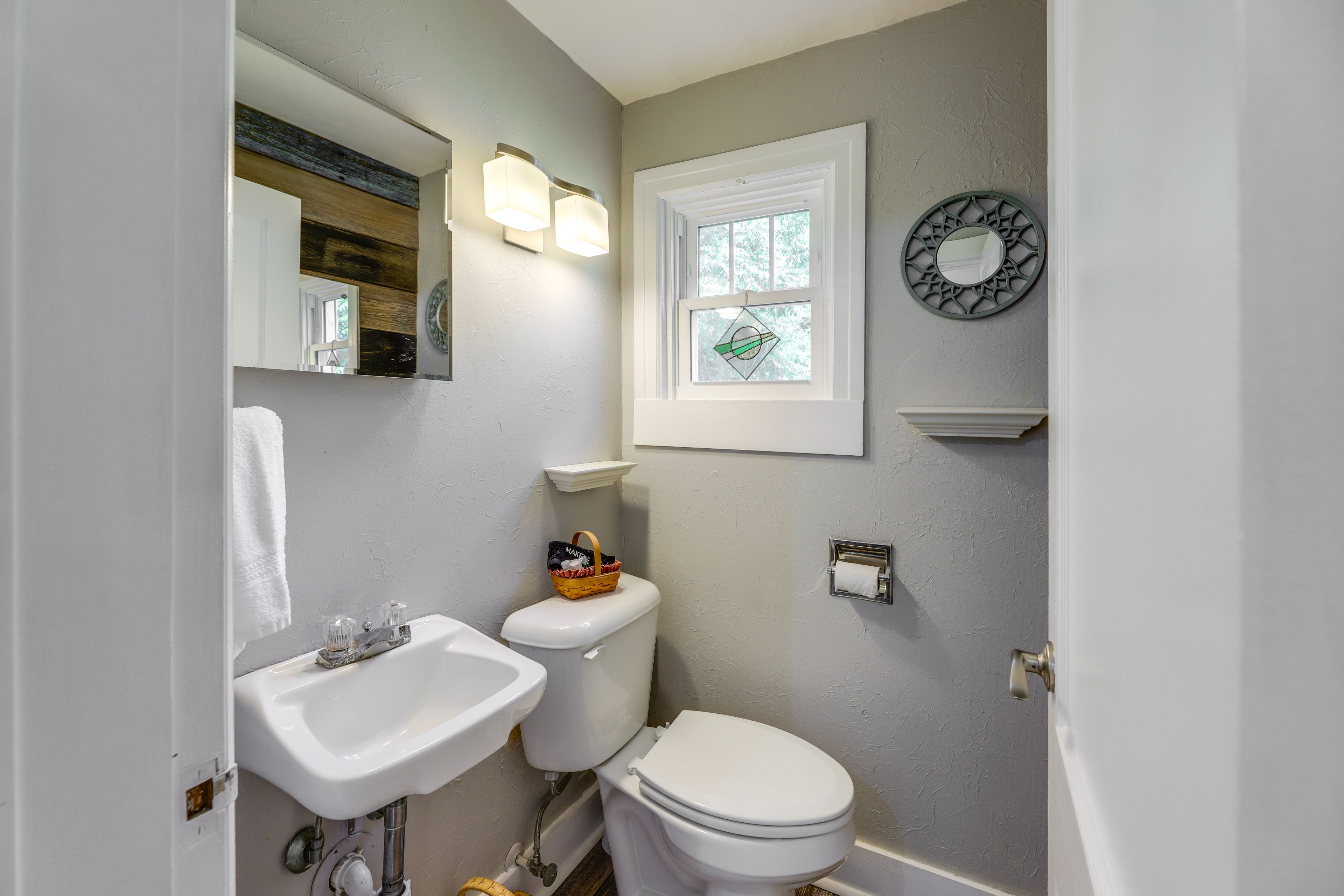 Bathroom | 1st Floor
