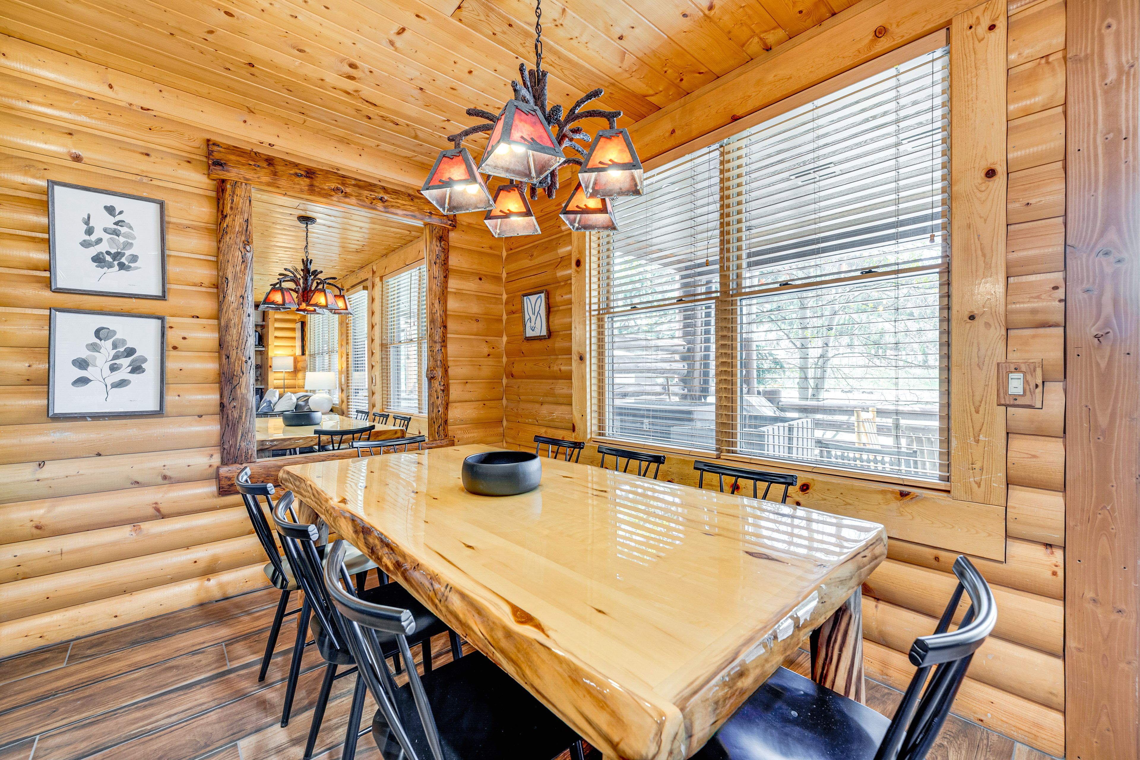 Dining Area | Dishes & Flatware Provided