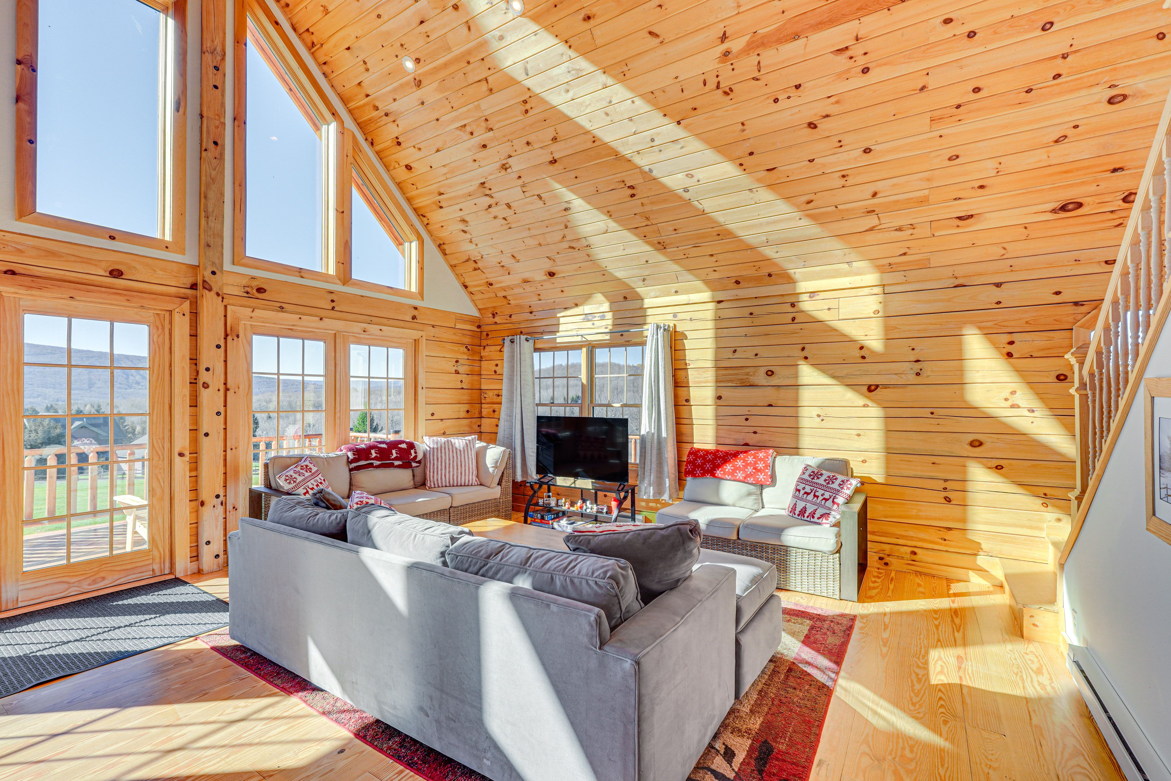 Living Room | Free WiFi | Electric Heat | Board Games | 1st Floor