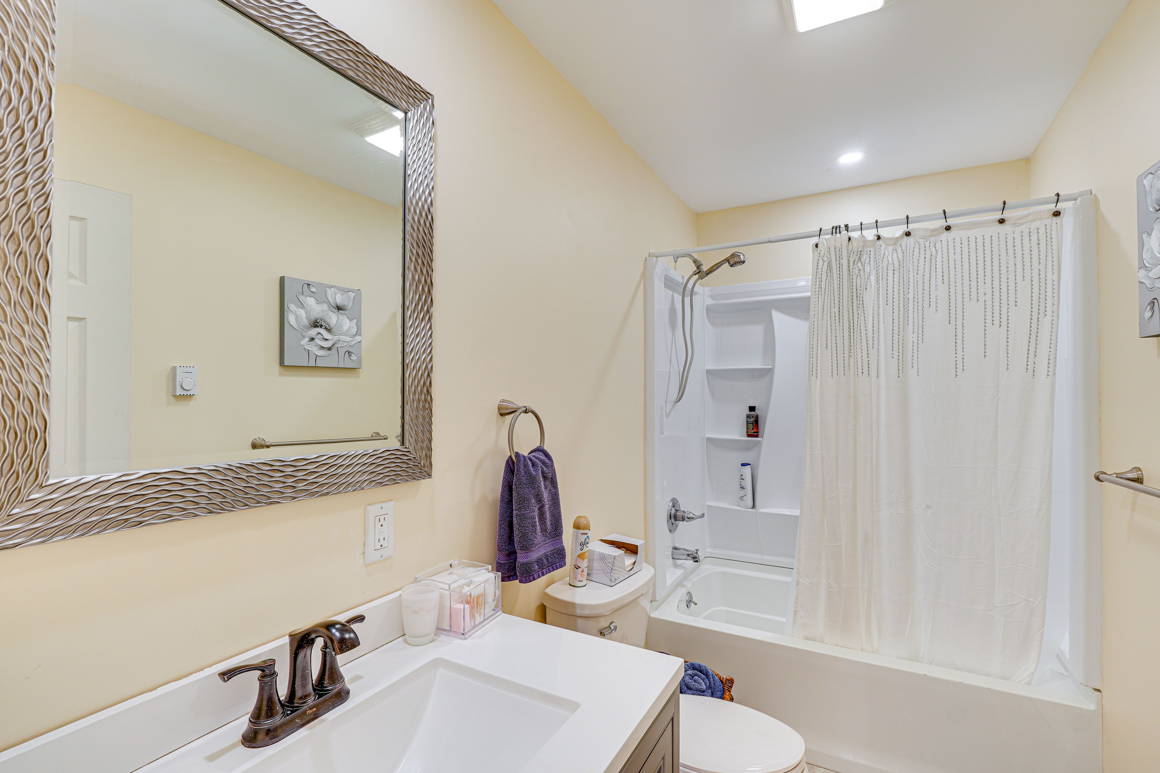 Full Bathroom | 2nd Floor