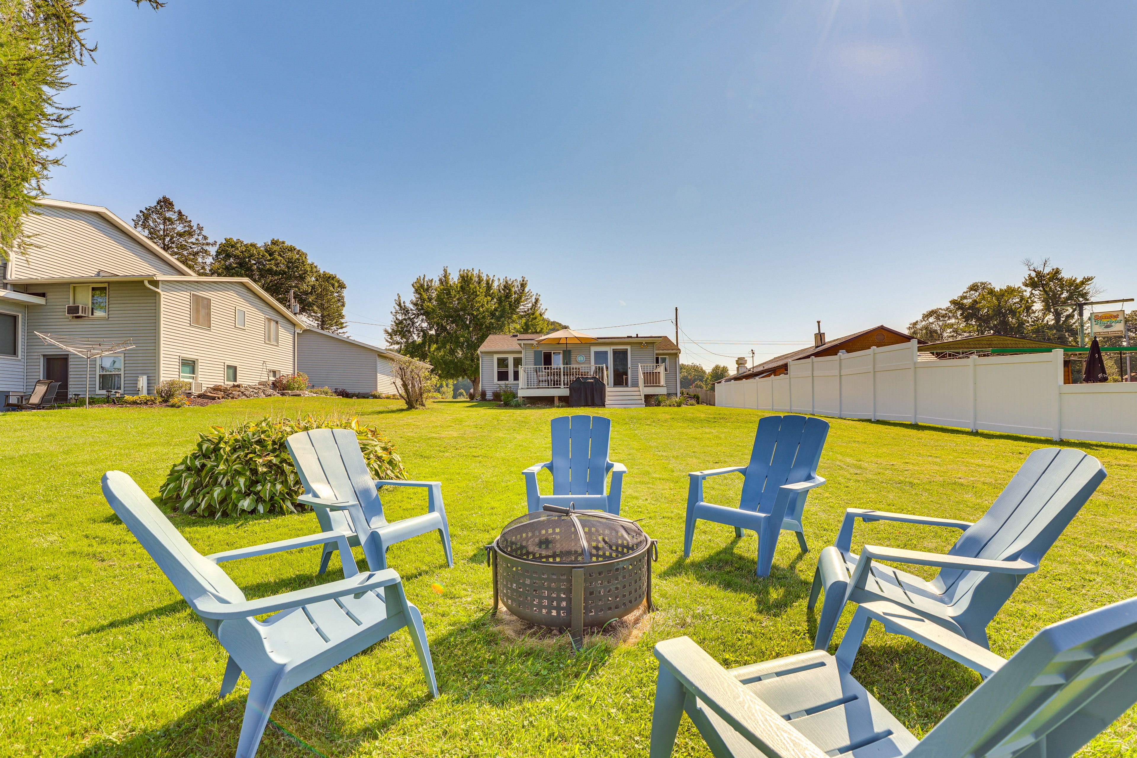 Private Yard | Fire Pit