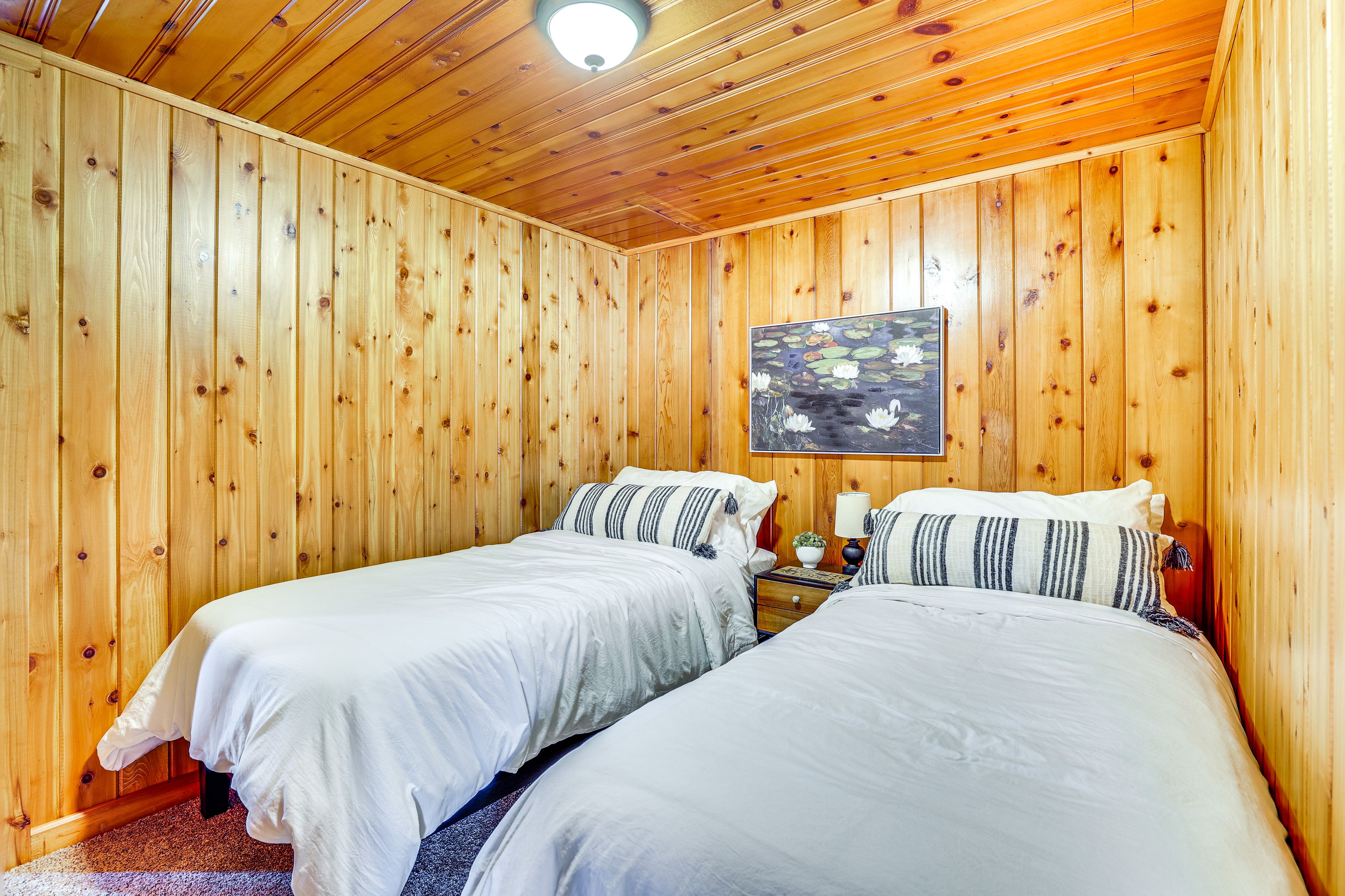 Bedroom 2 | Queen Bed | 2 Twin XL Beds