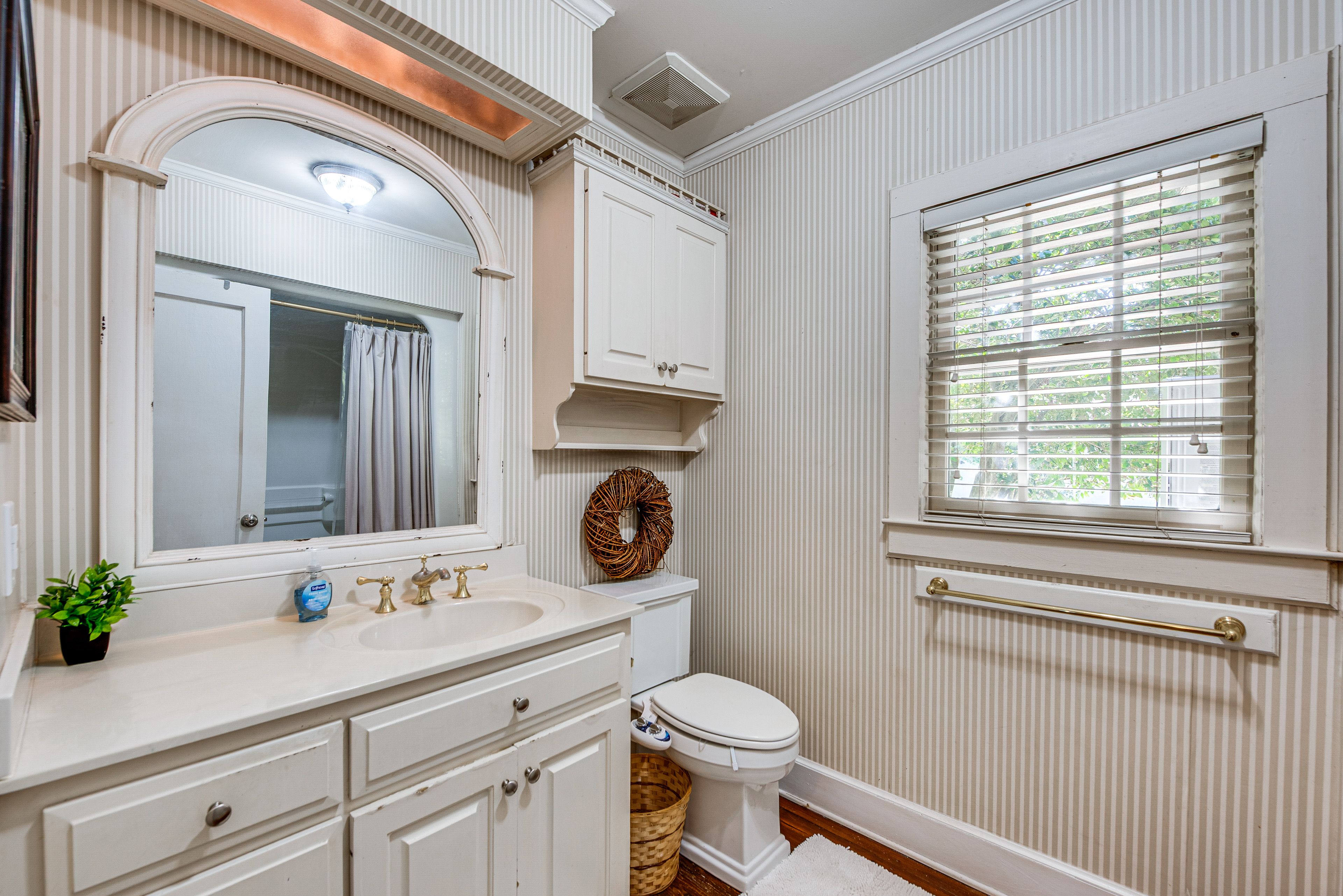 Full Bathroom | Main Floor