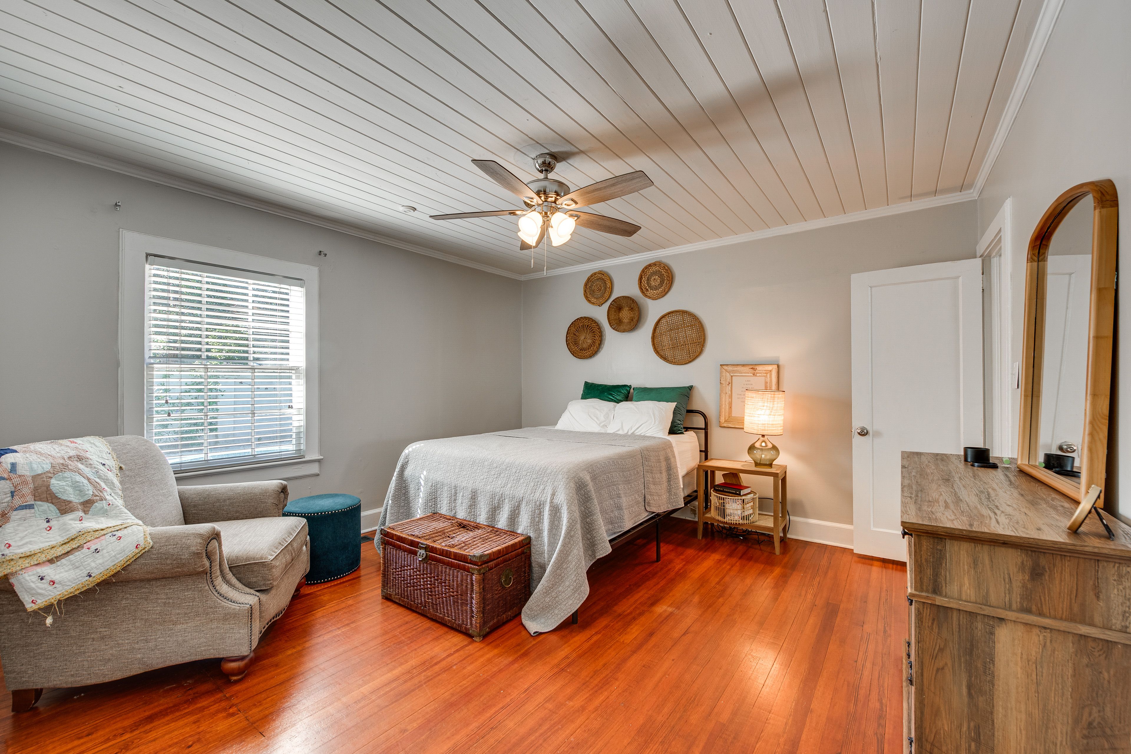 Bedroom 2 | Queen Bed | Main Floor