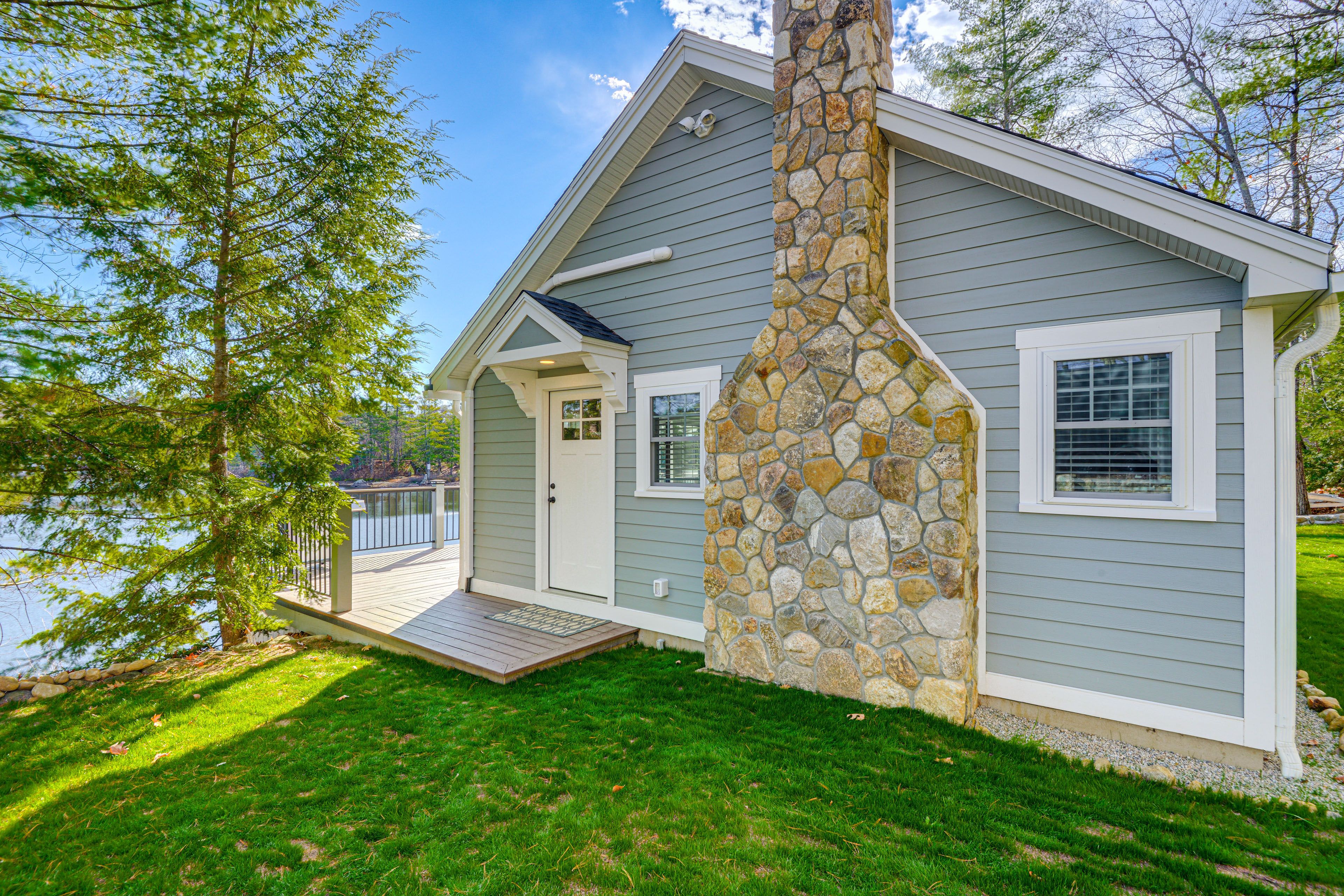 Private Entrance | Parking | Driveway (4 Vehicles) | Boat Trailer Parking