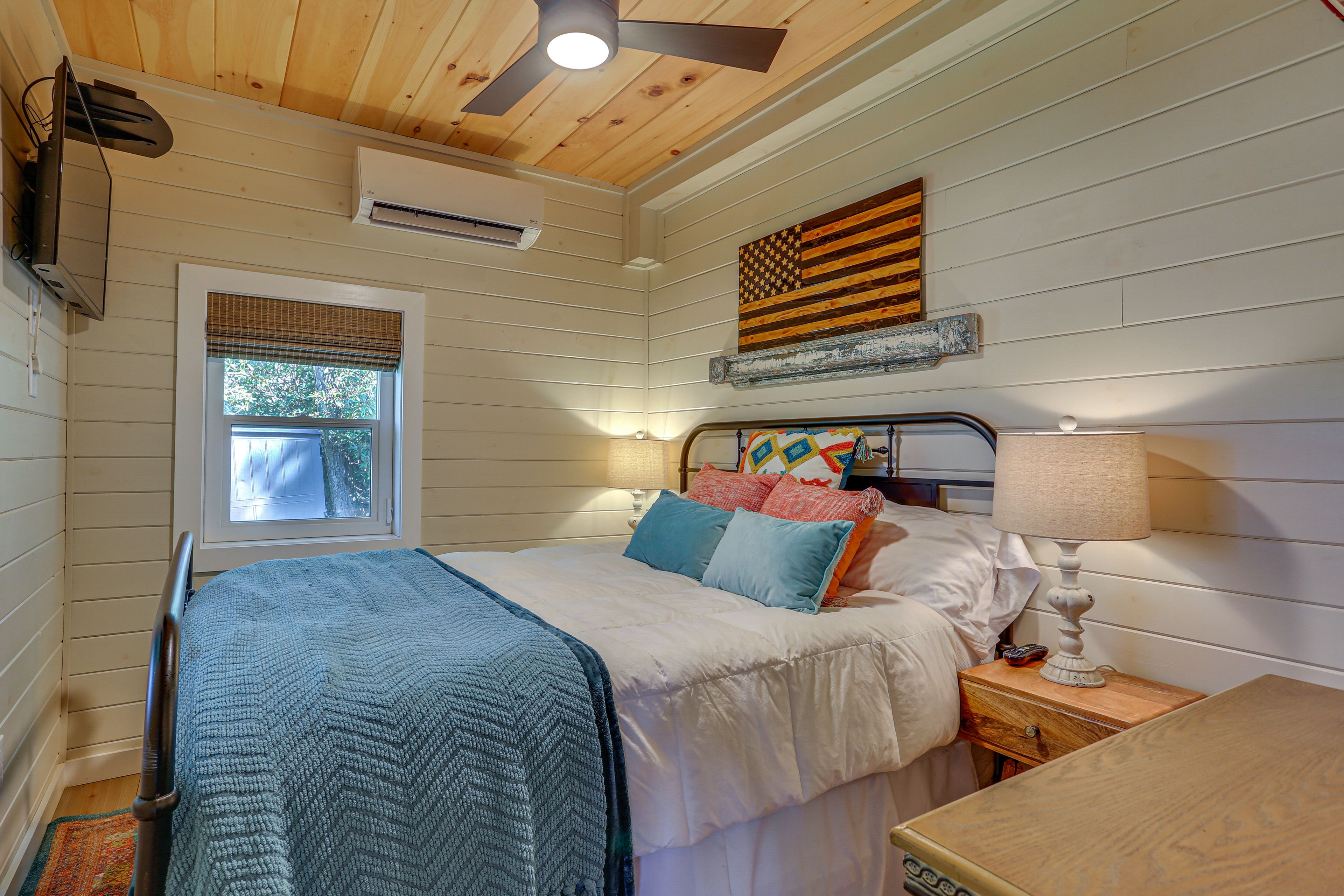 Bedroom 1 | 1st Floor | Queen Bed  | Smart TV | Ceiling Fans | Board Games