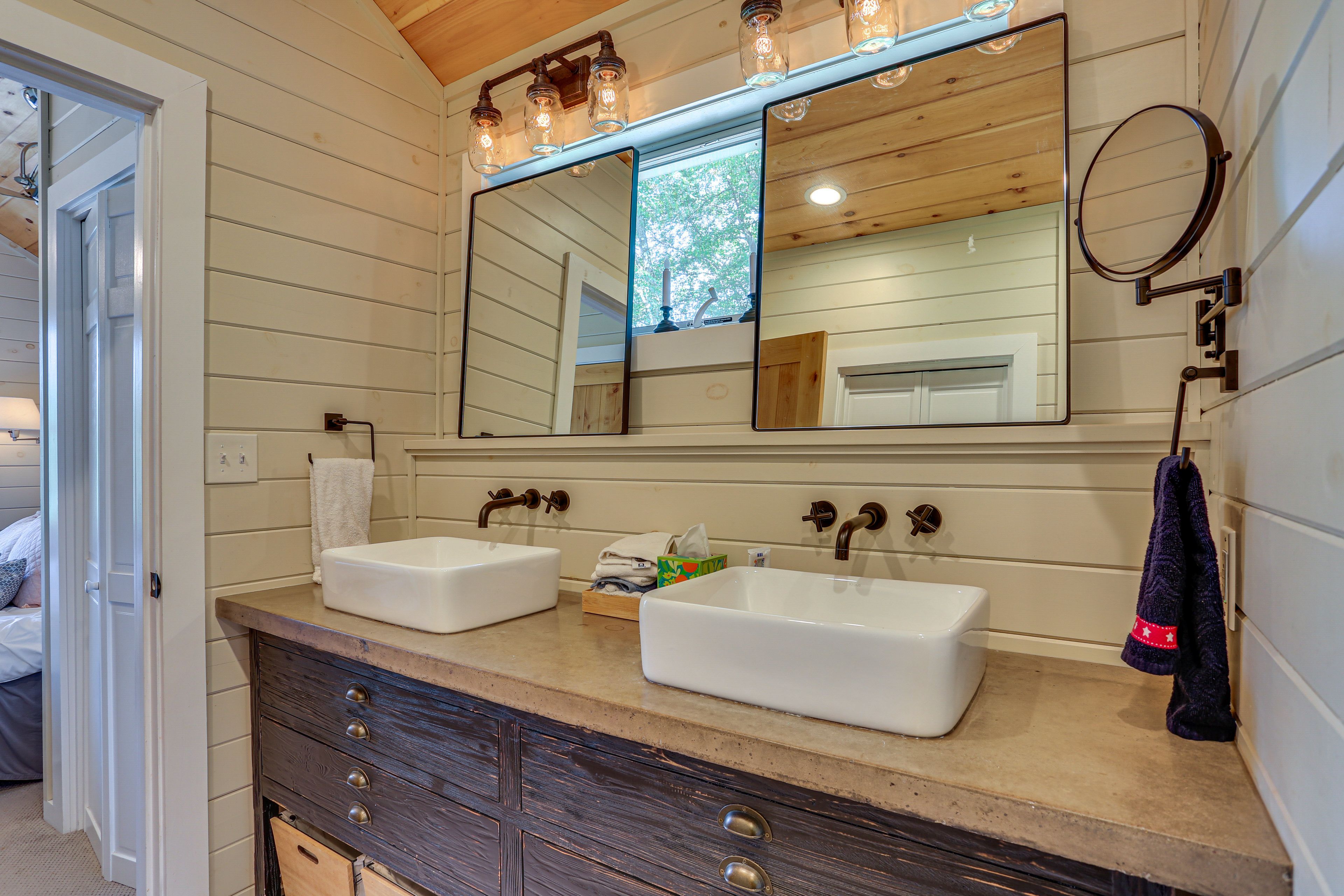 Full Bathroom | 2nd Floor | Hair Dryer