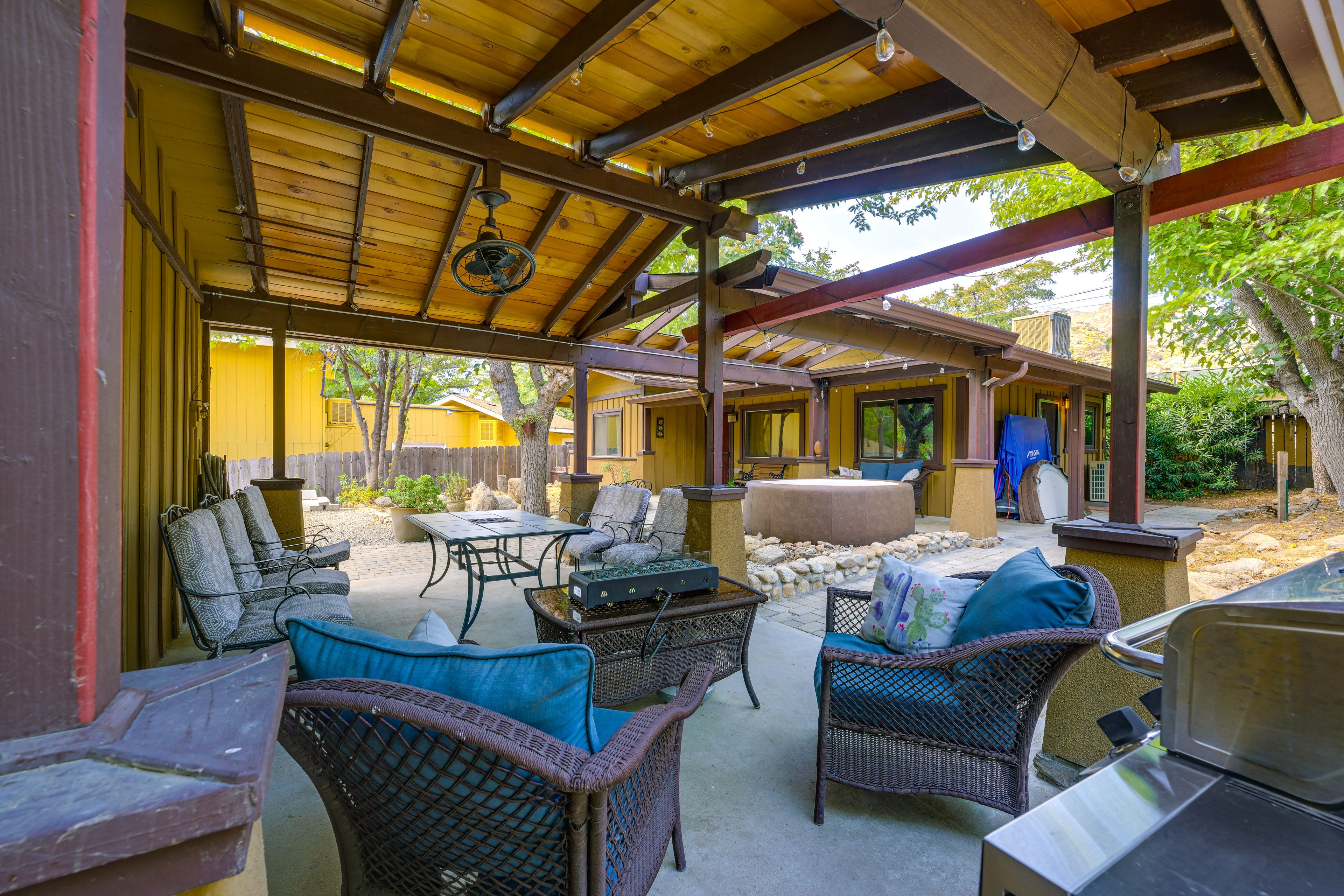 Shared Outdoor Space | Hot Tub | Gas Grill | Fire Pit | Ping-Pong Table