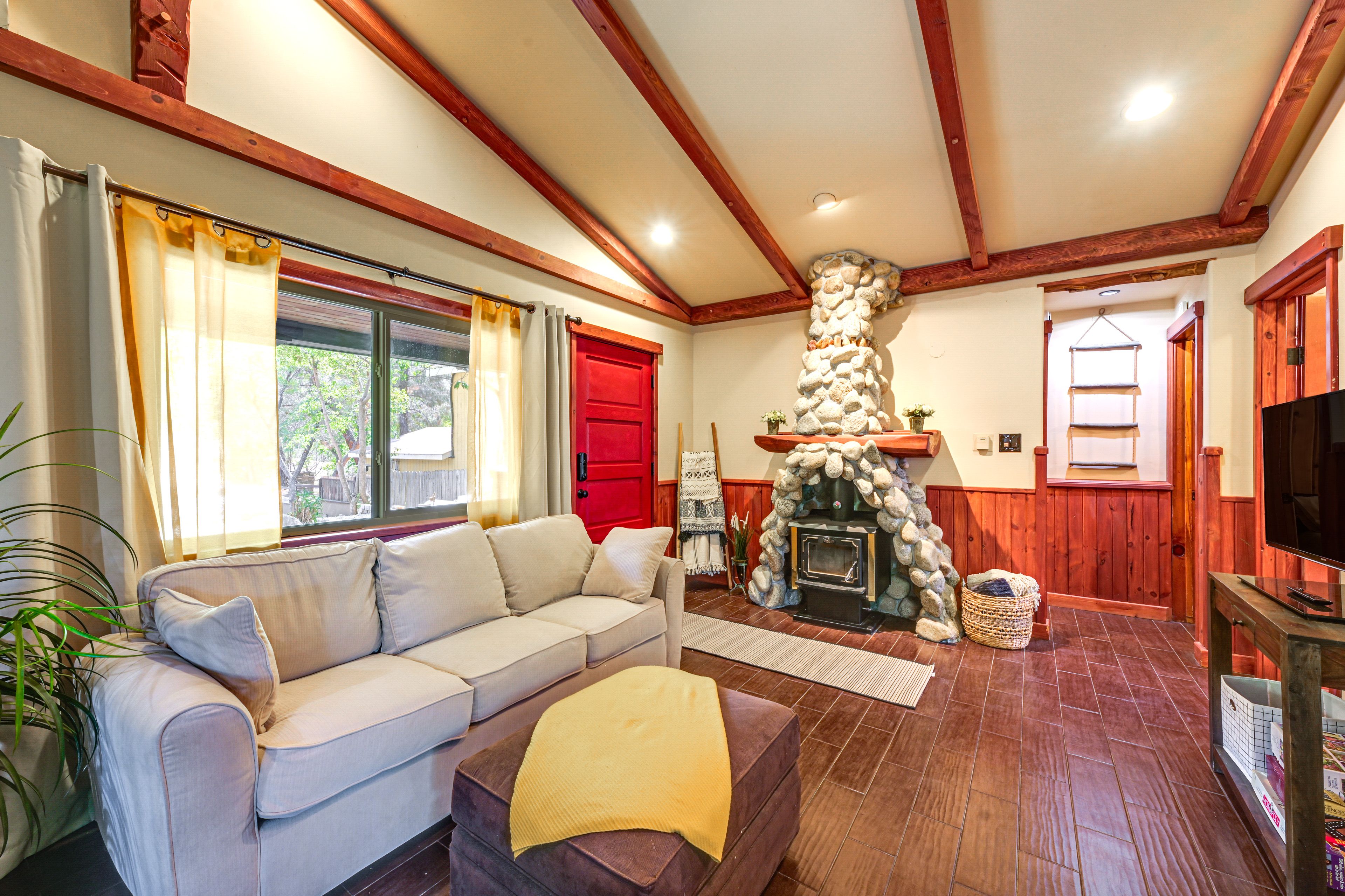 Living Room | Smart TV | Wood-Burning Fireplace | Queen Sleeper Sofa