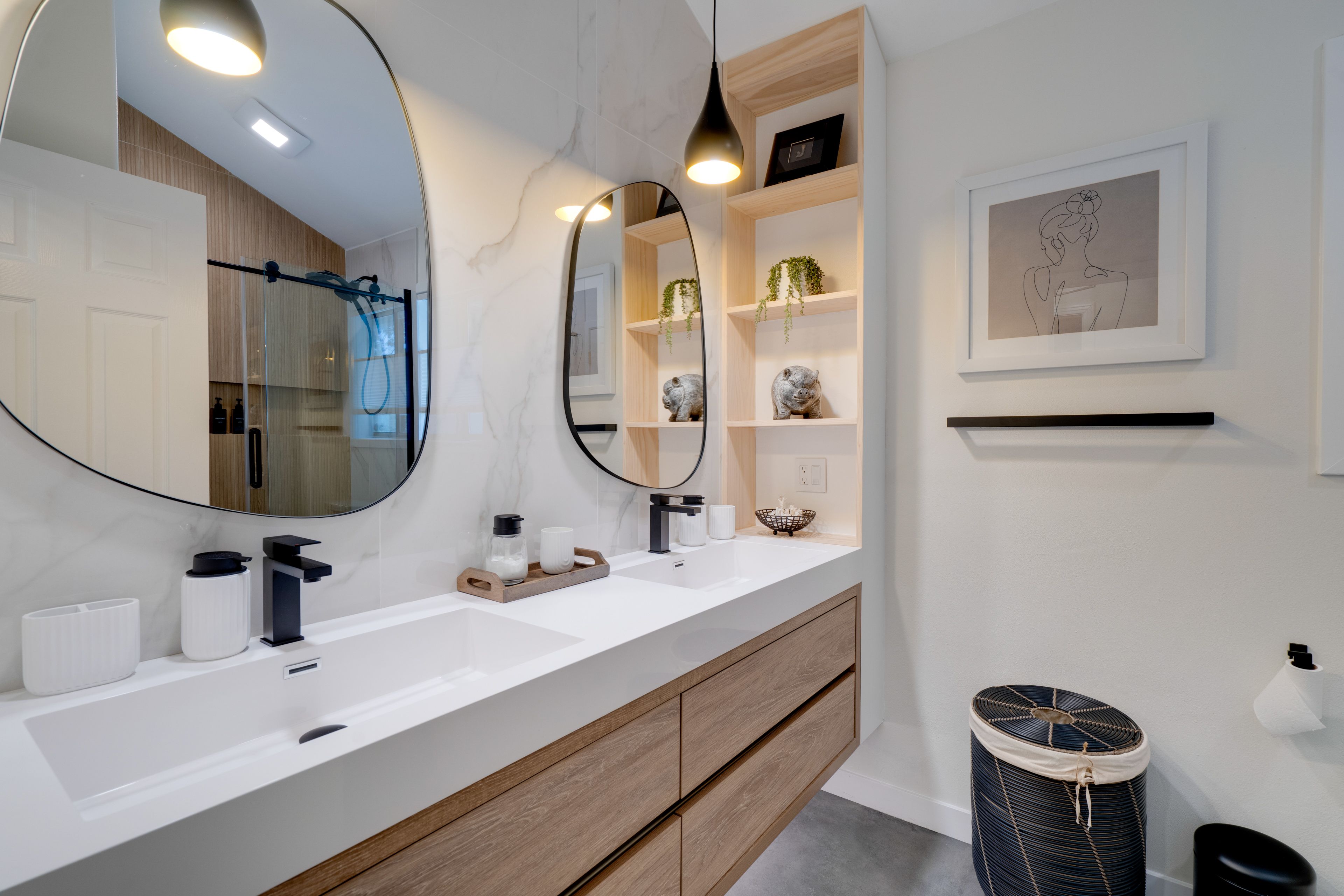 Full Bathroom | 2nd Floor