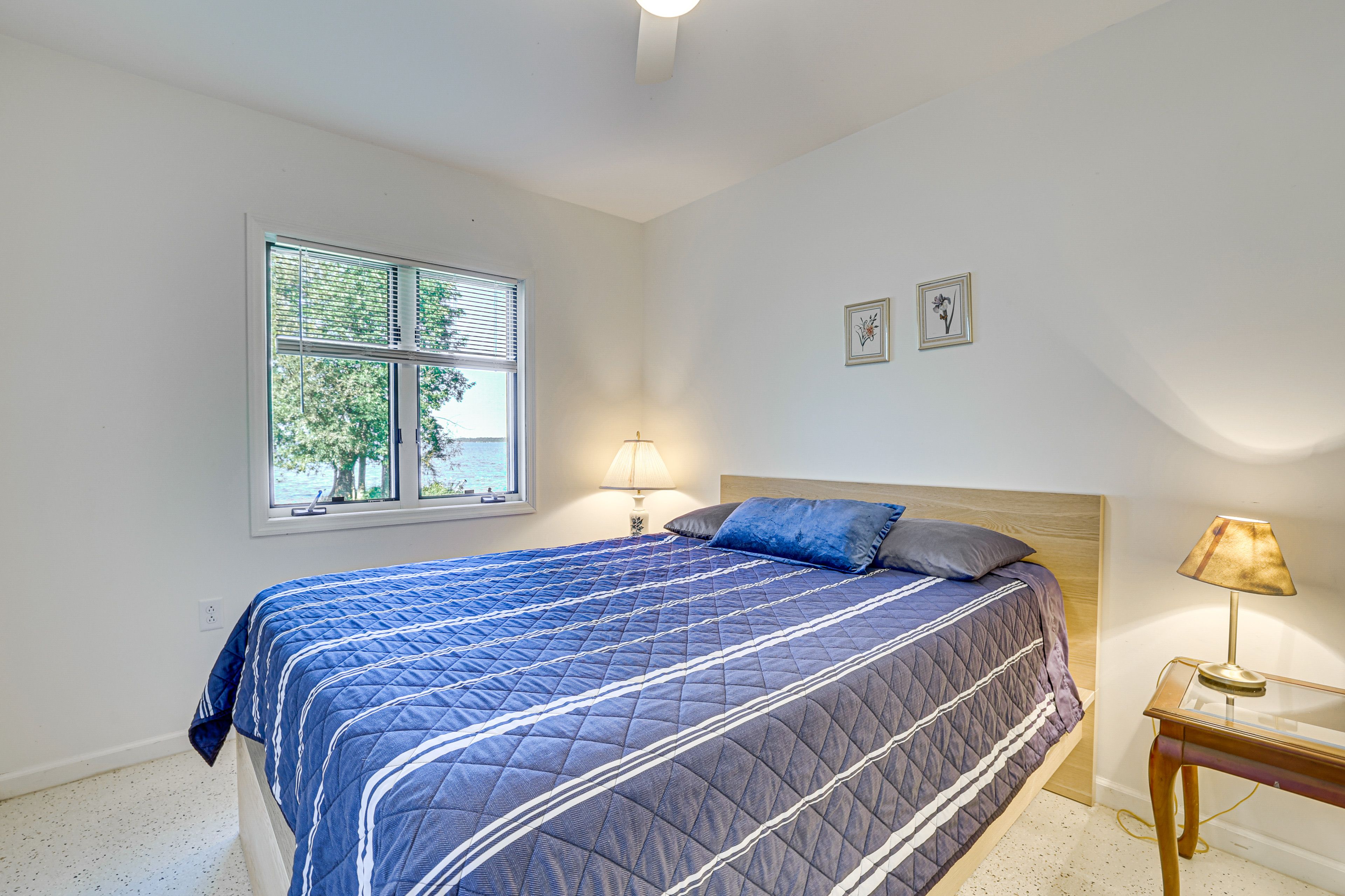 Bedroom 2 | Queen Bed | Lake View