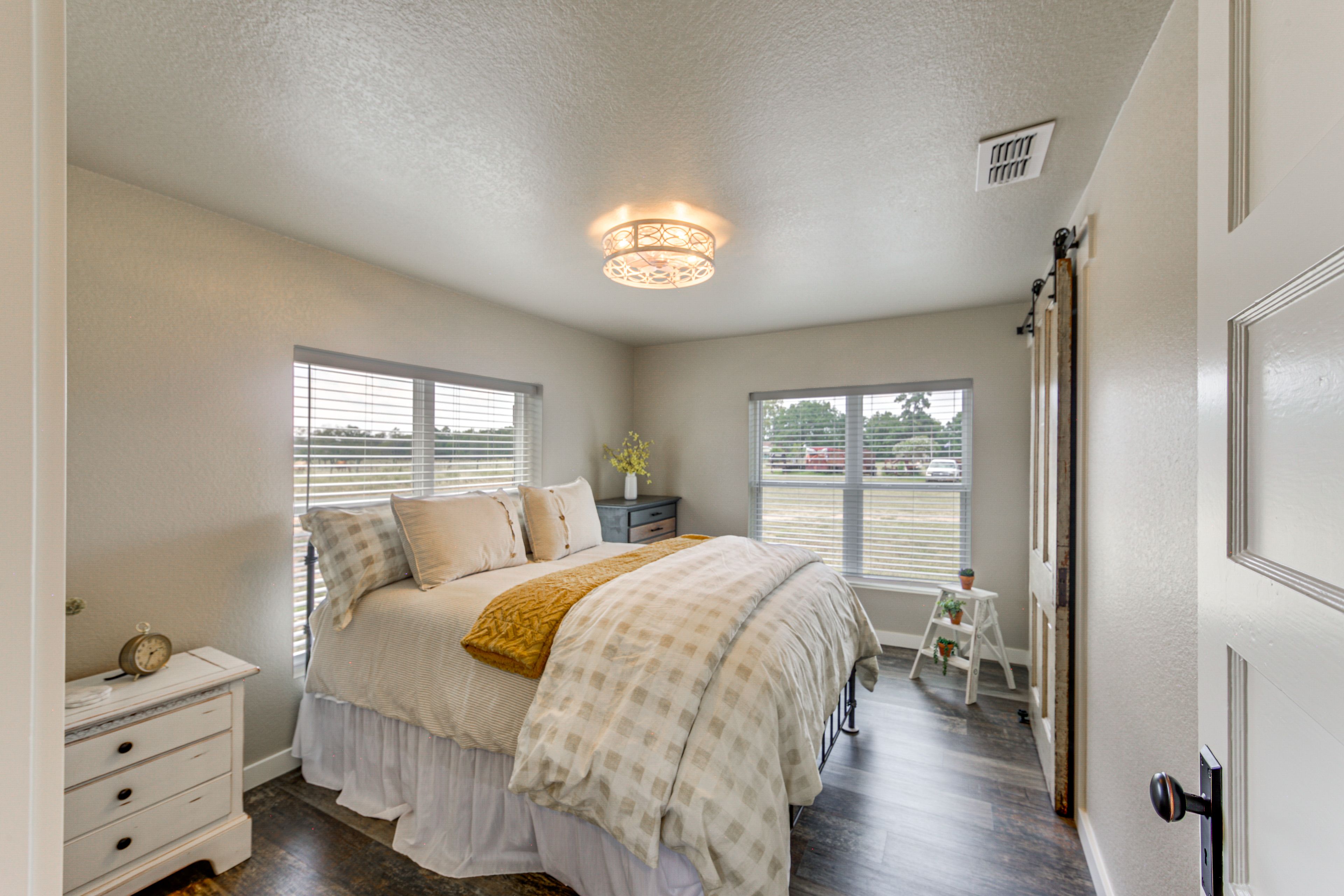 Bedroom 2 | Queen Bed