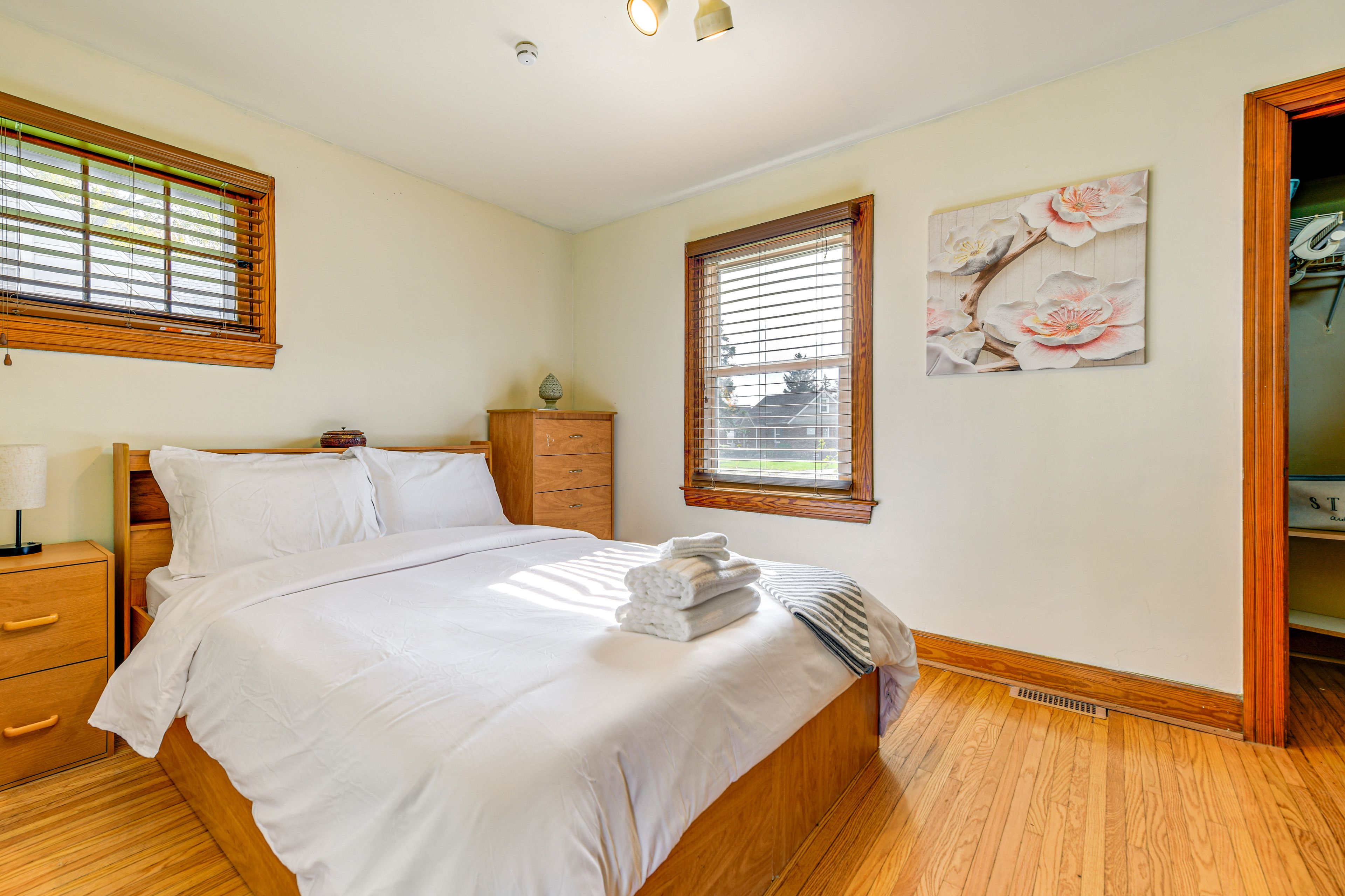 Bedroom 1 | Queen Bed | 1st Floor | Linens Provided