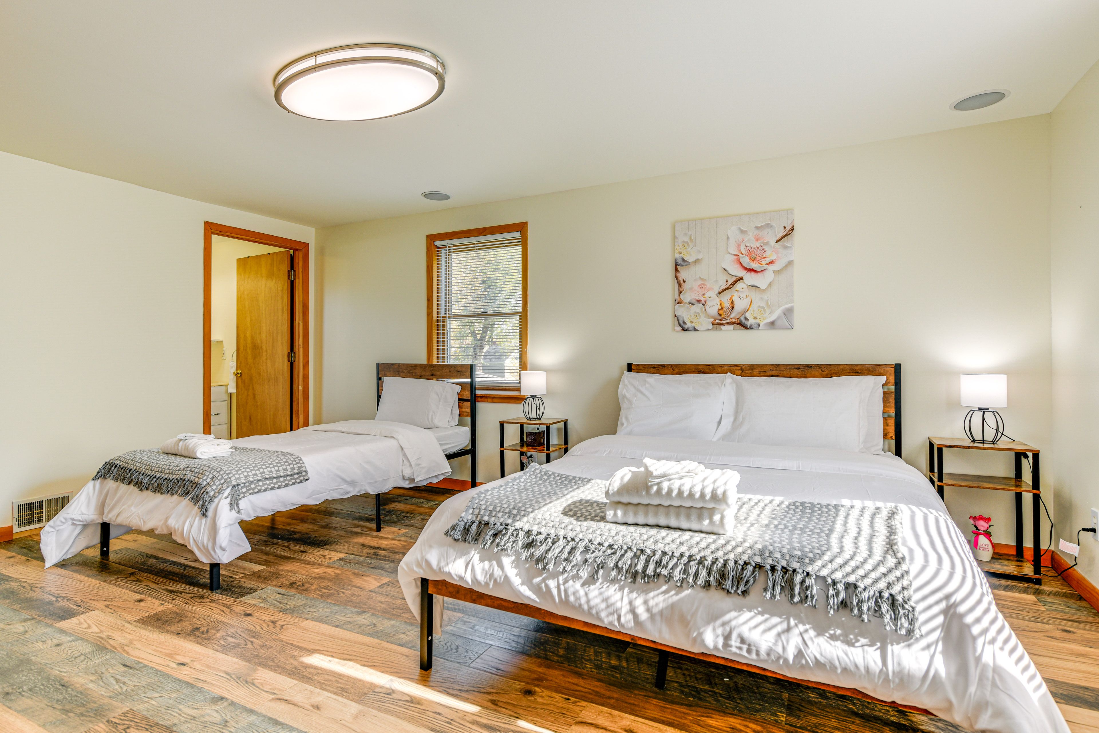 Bedroom 2 | Queen Bed | Twin Bed | 2nd Floor | En-Suite Bathroom