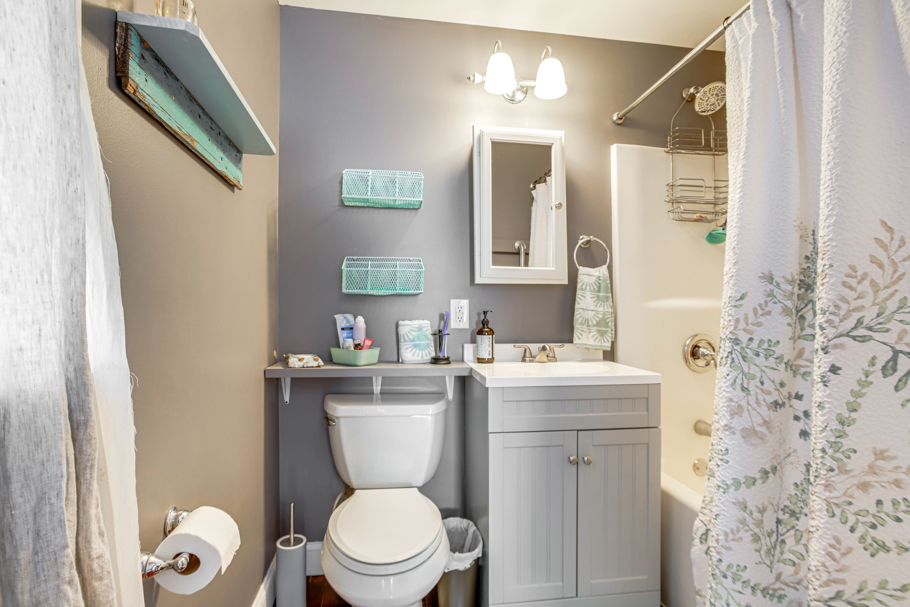 Bathroom | Complimentary Toiletries | Towels Provided | 2nd Floor