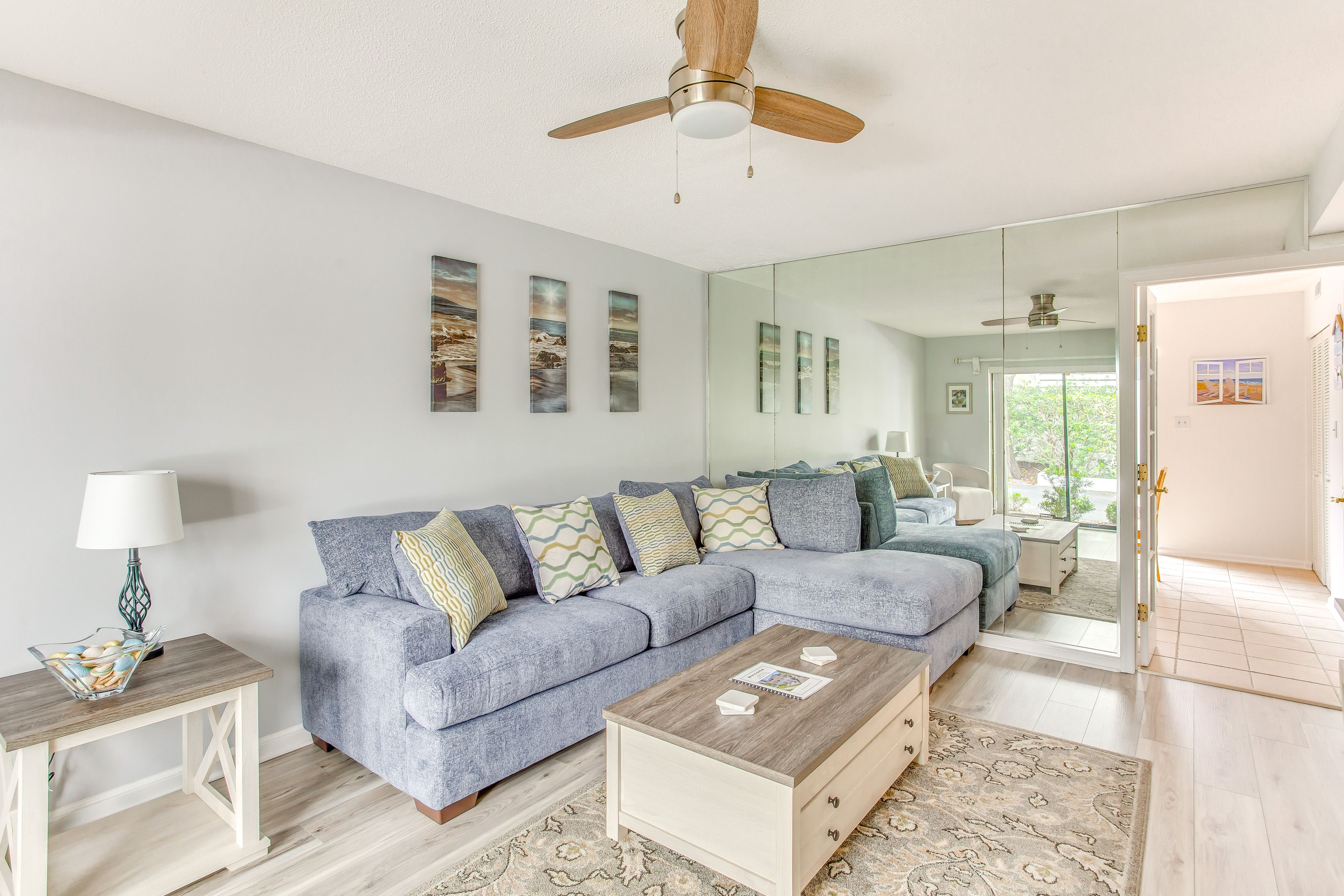 Living Room | 1st Floor | Smart TV | Keyless Entry