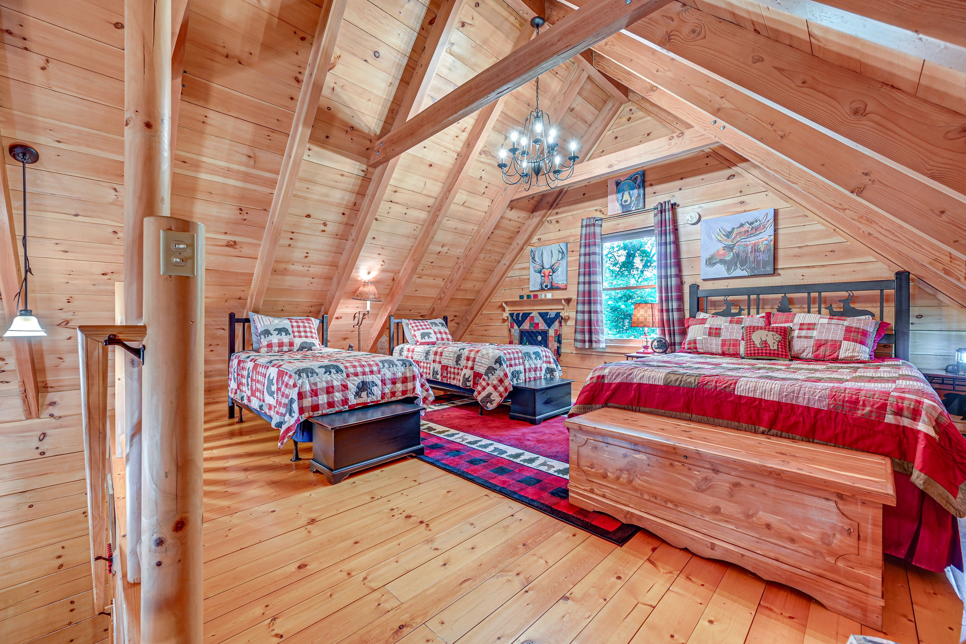Loft | 2nd Level | Queen Bed | 2 Twin Beds