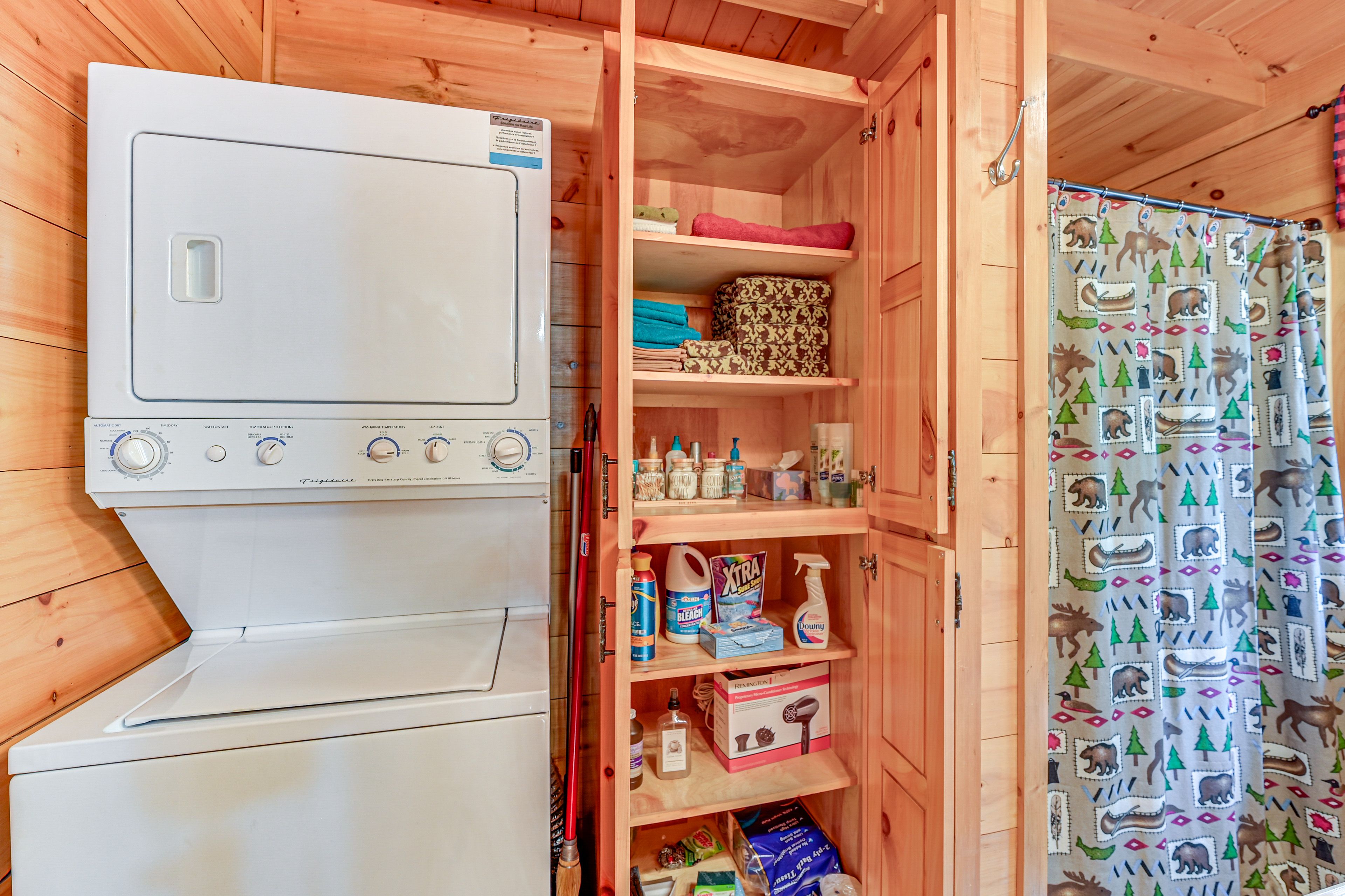 Bathroom | Main Level | Washer/Dryer | Towels Provided