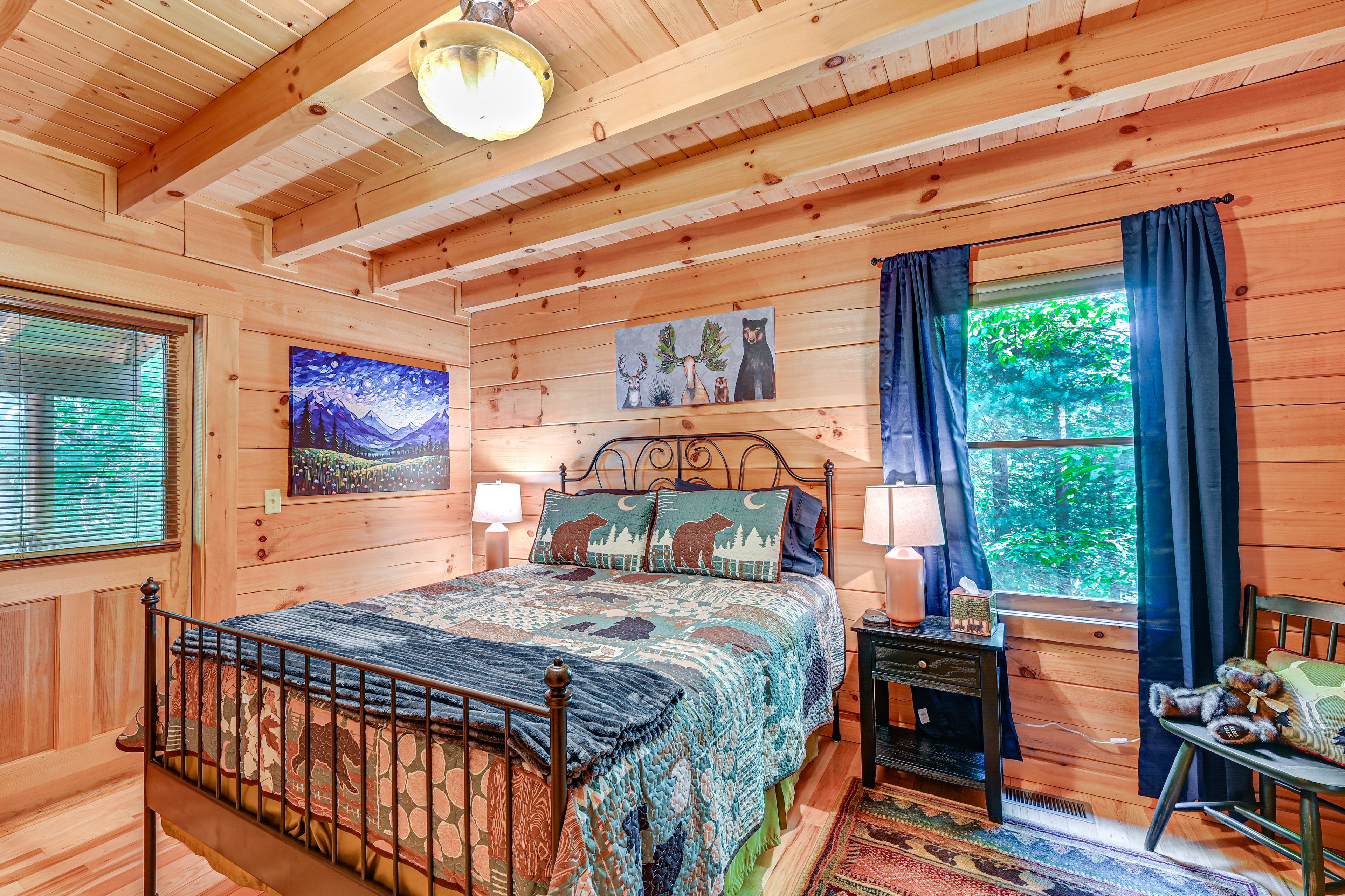 Bedroom | Main Level | Queen Bed | Linens Provided