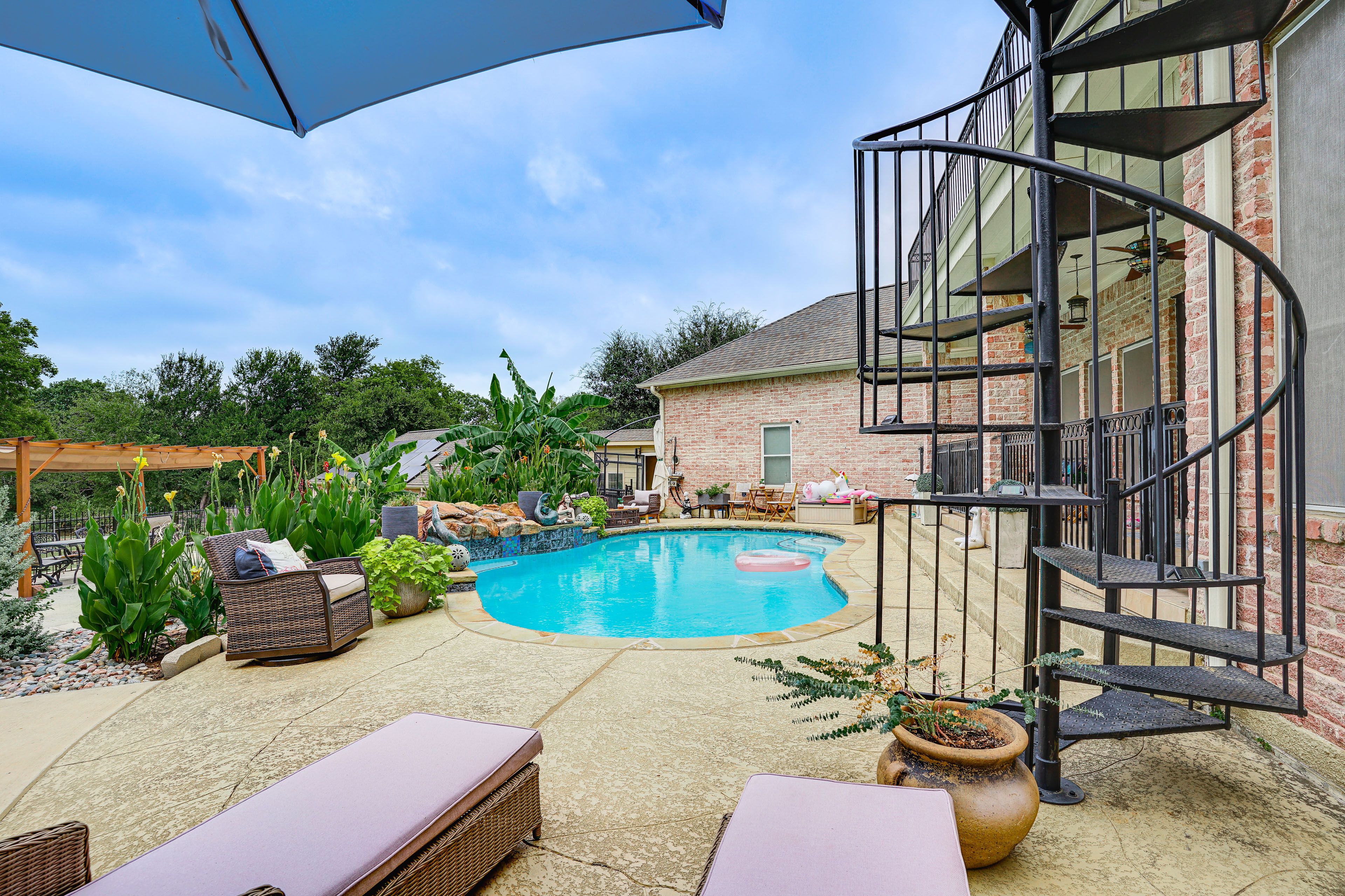 Shared Outdoor Space | Heated Pool