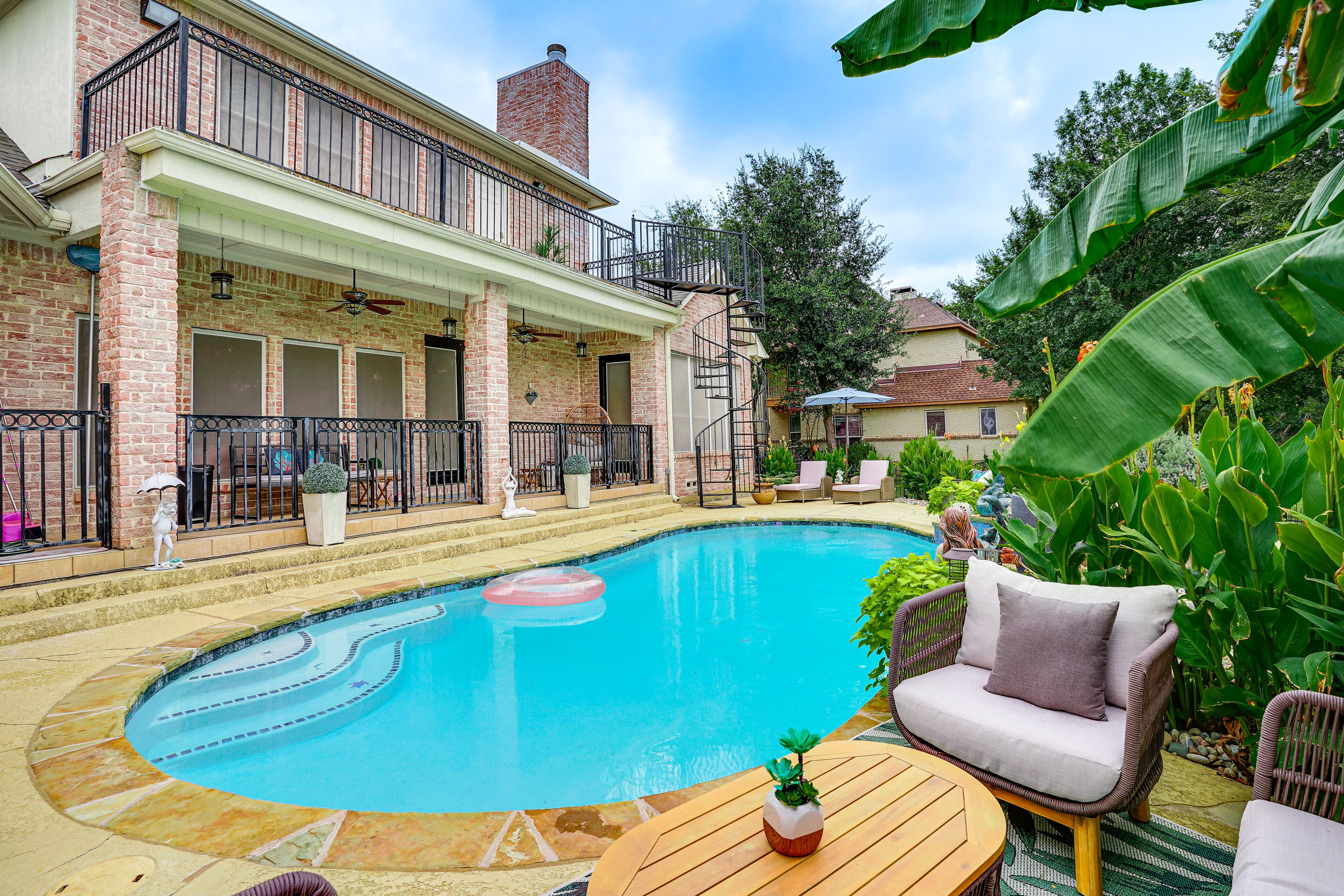 Cedar Hill Vacation Rental | 3BR | 1BA | 1,700 Sq Ft | Stairs Required