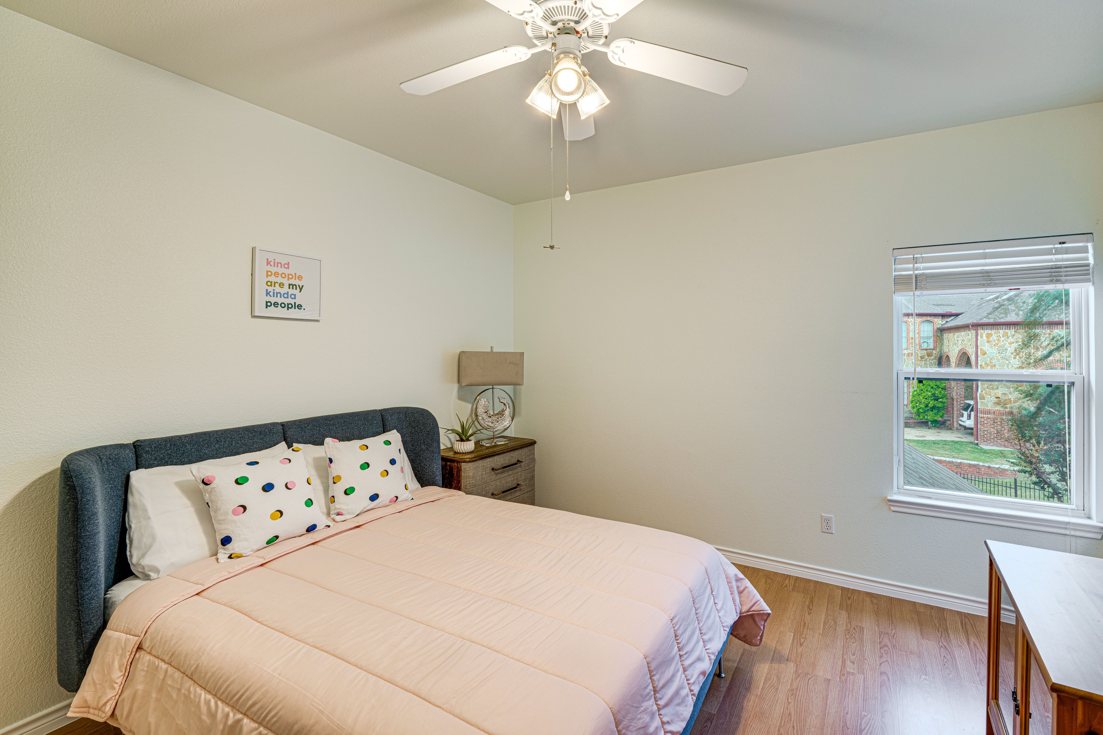 Bedroom 1 | Queen Bed