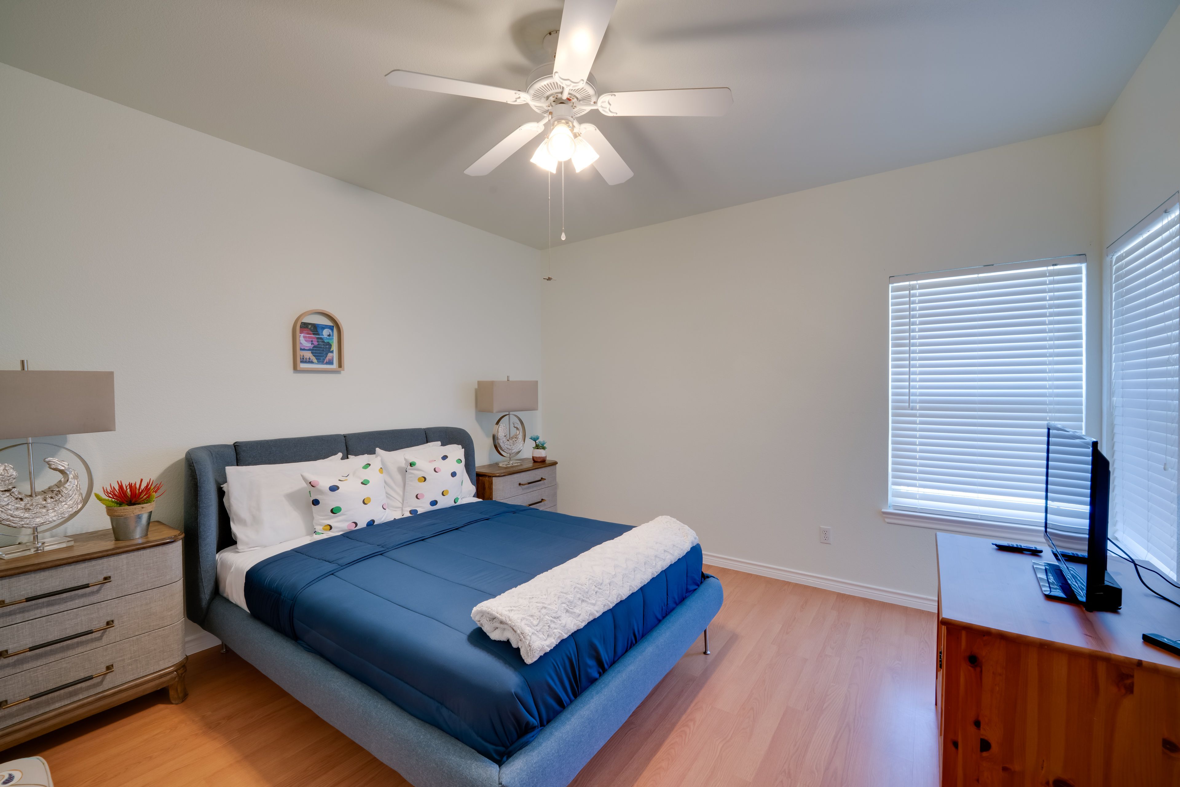 Bedroom 2 | Queen Bed