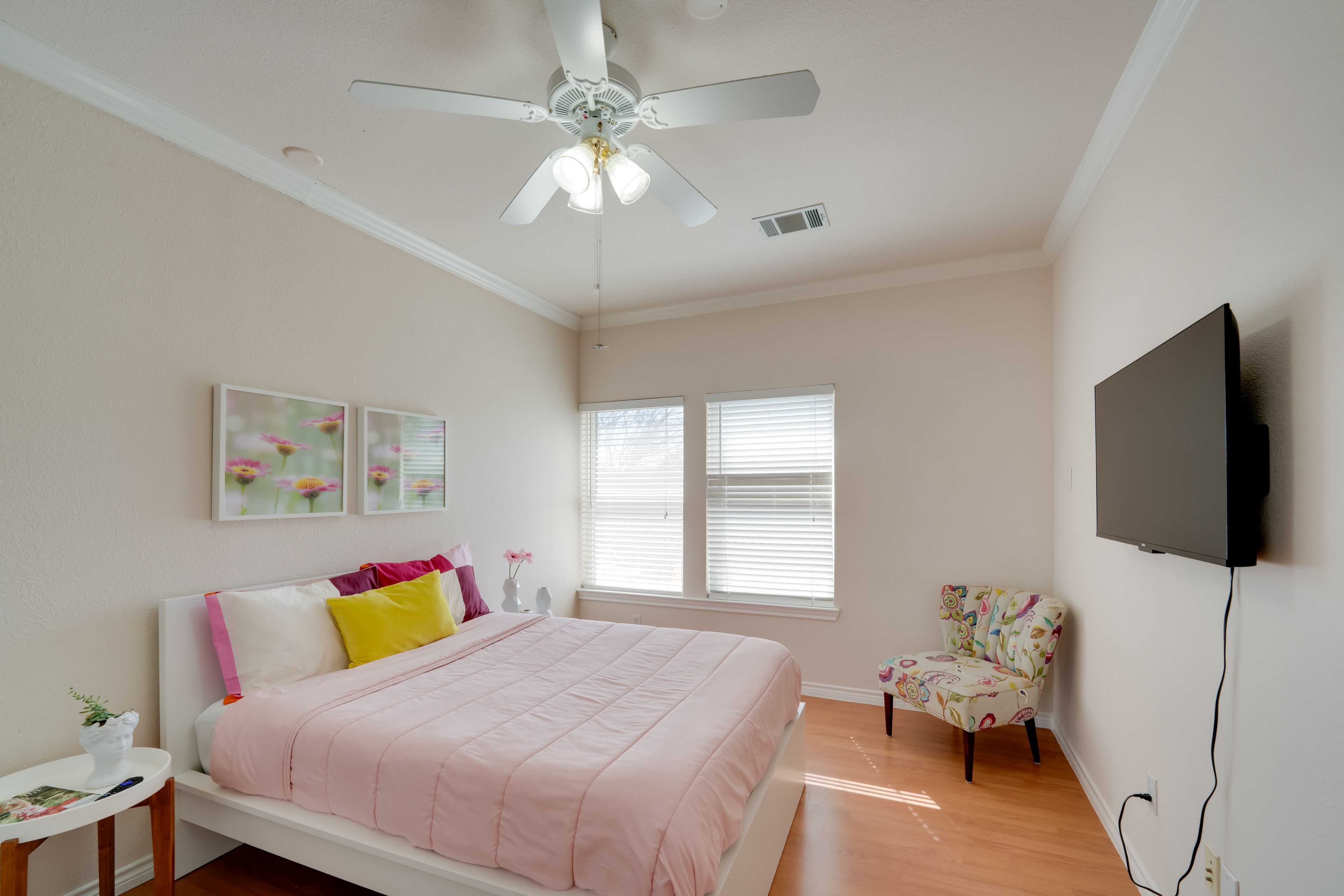 Bedroom 1 | Queen Bed