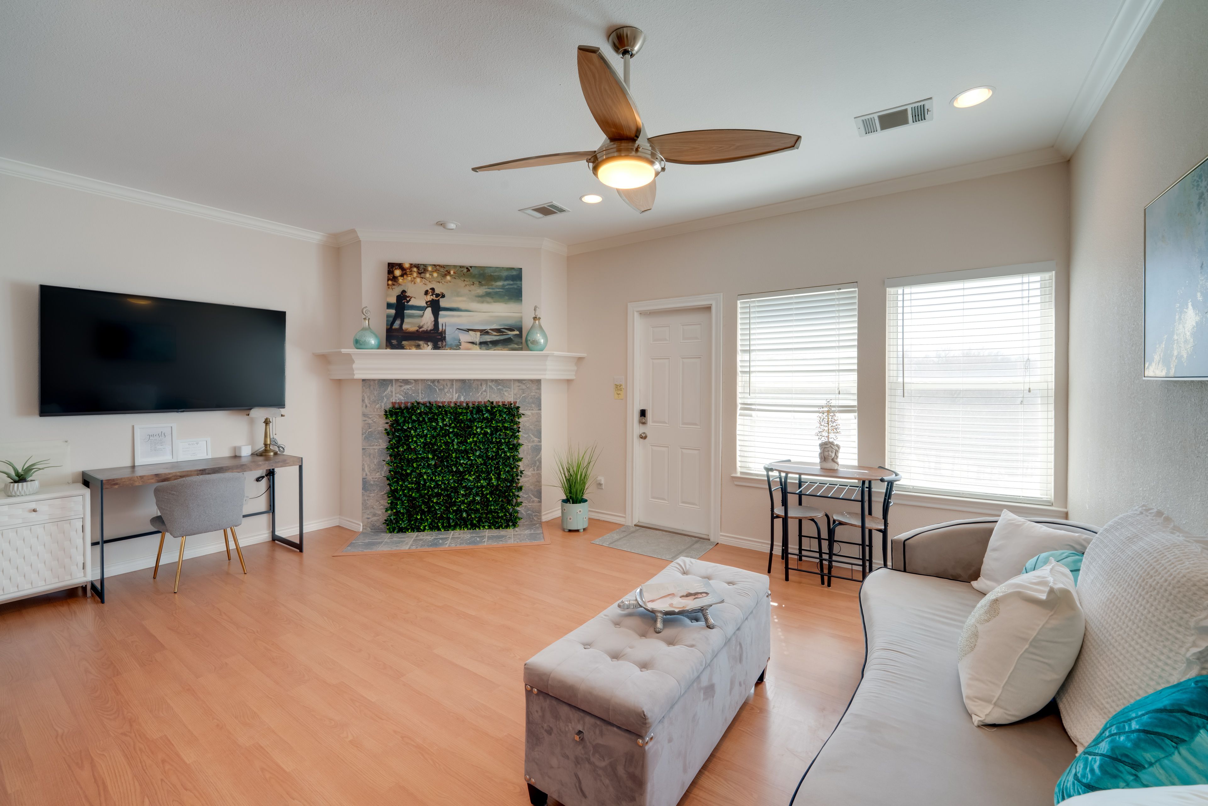 Living Room | Smart TV