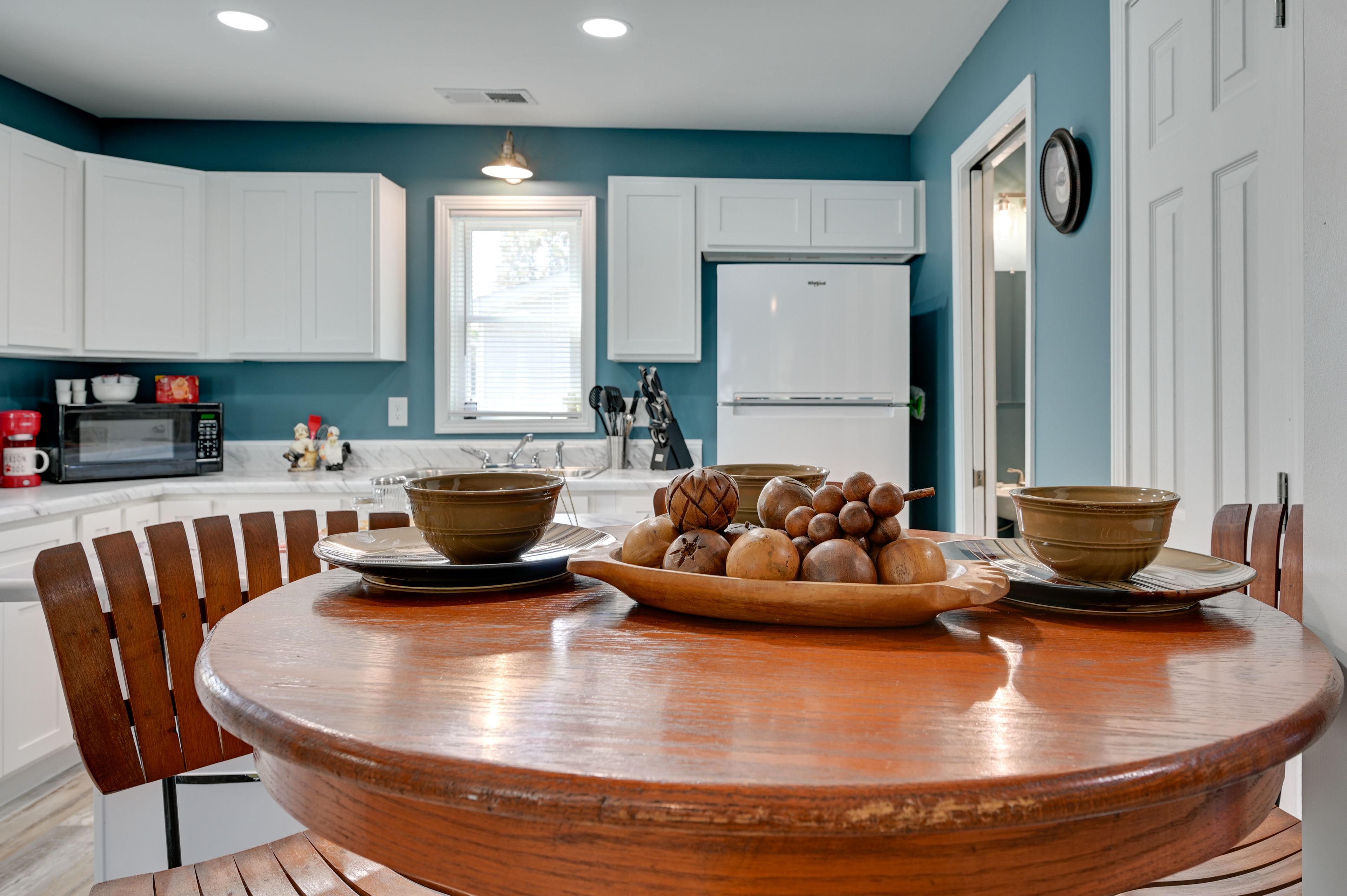 Dining Area | Dishware/Flatware | Trash Bags/Paper Towels
