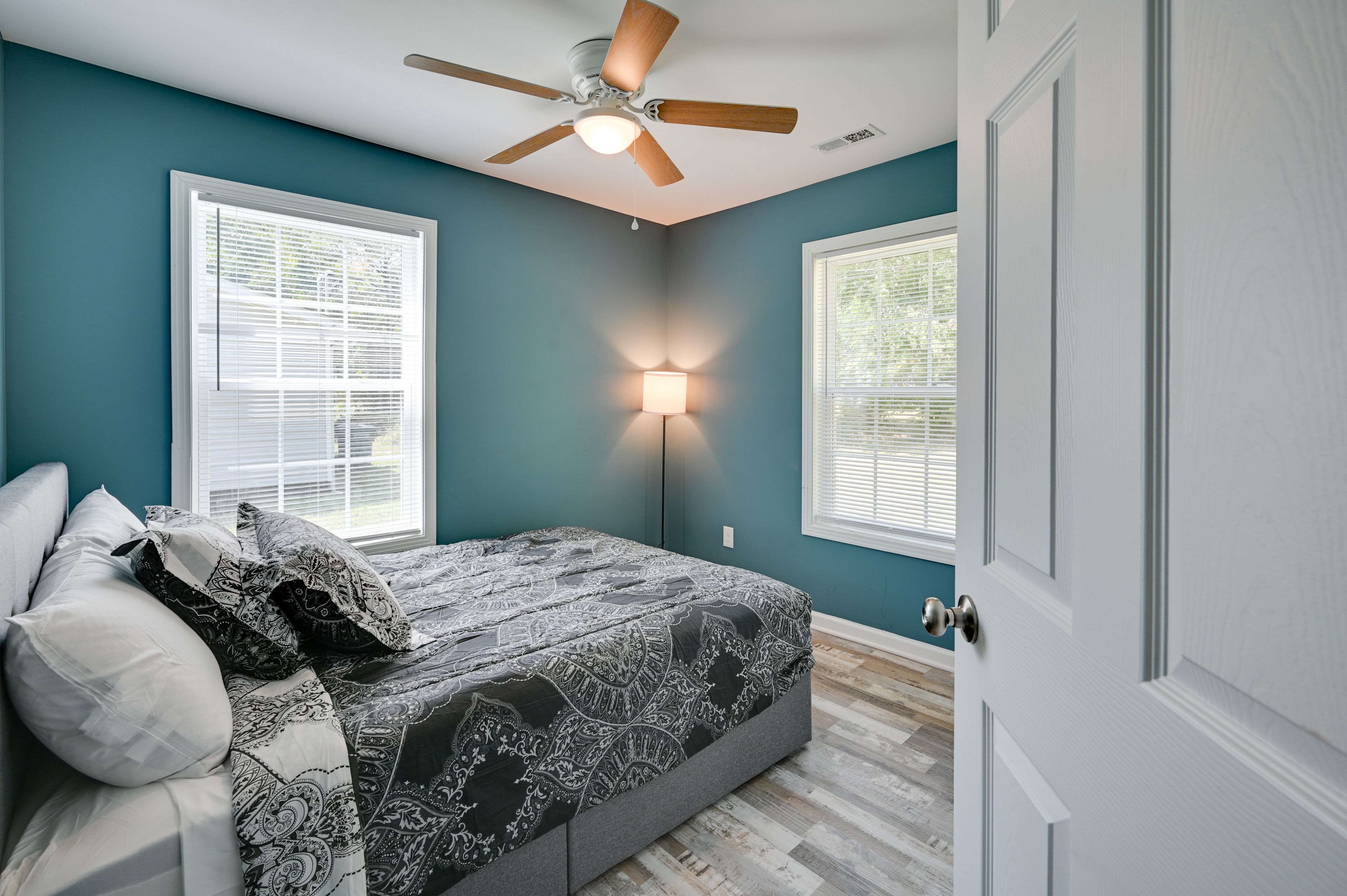 Bedroom 2 | Queen Bed | Hangers