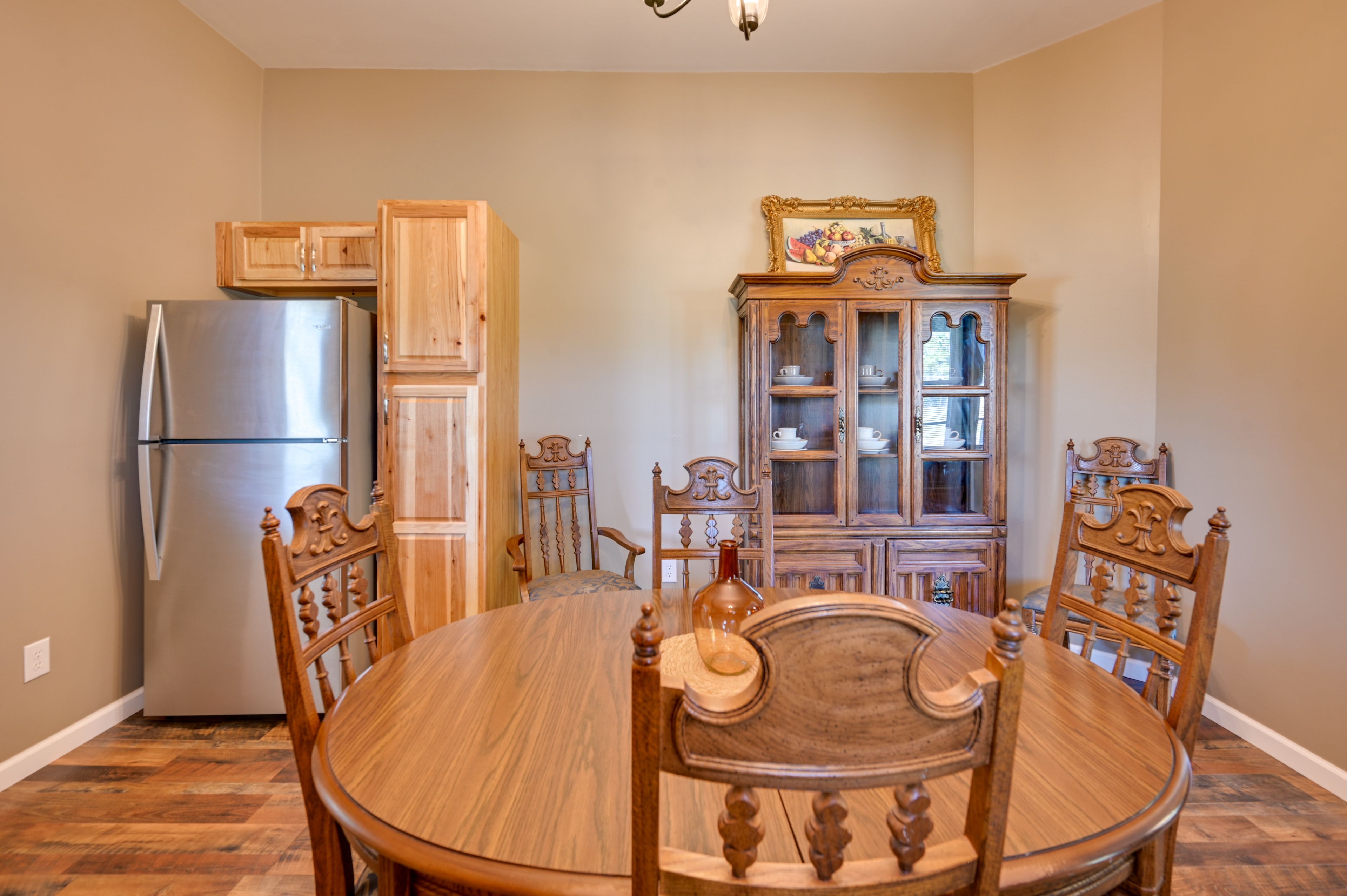 Dining Area | Dishware/Flatware | Trash Bags/Paper Towels