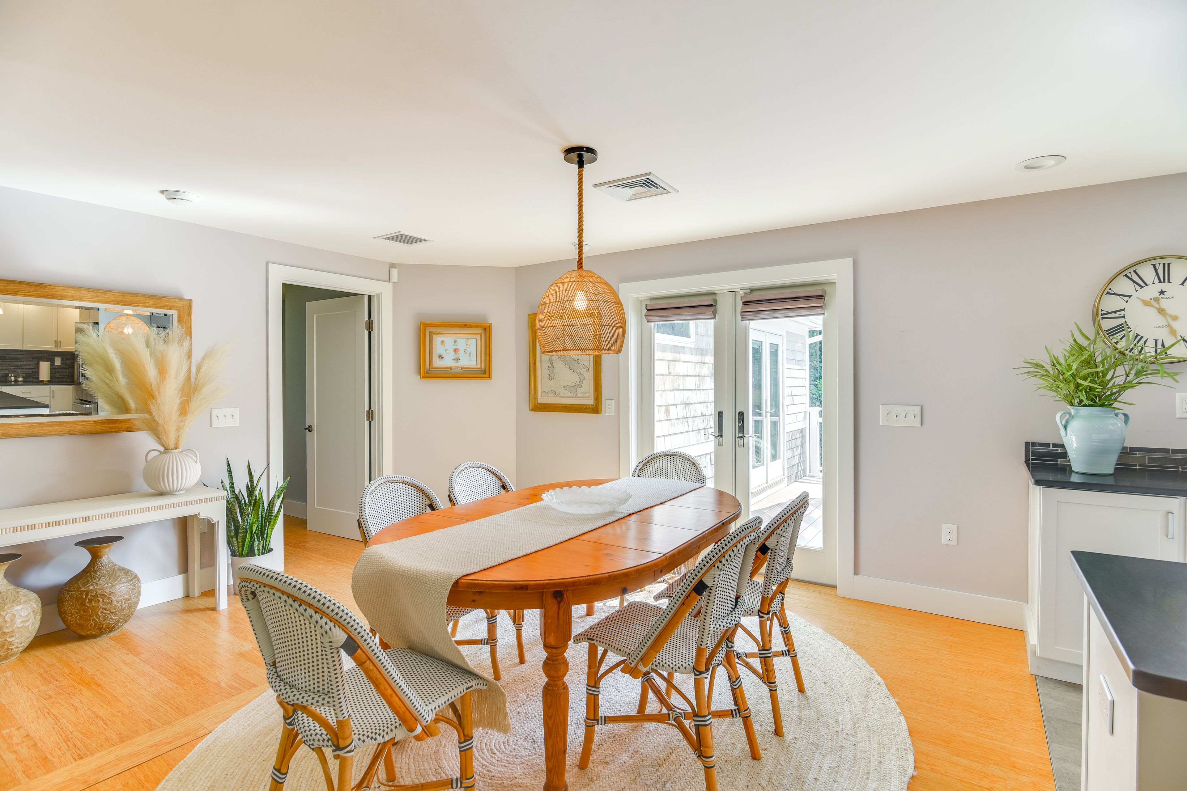 Dining Area | Dishware & Flatware Provided
