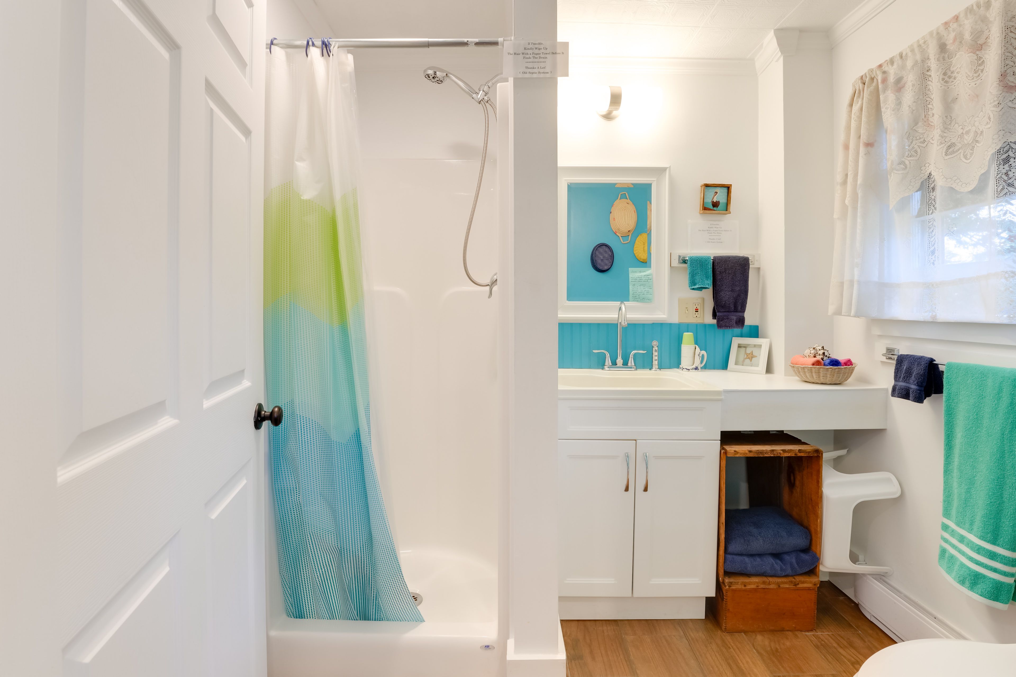 Full Bathroom | 1st Floor | Complimentary Toiletries