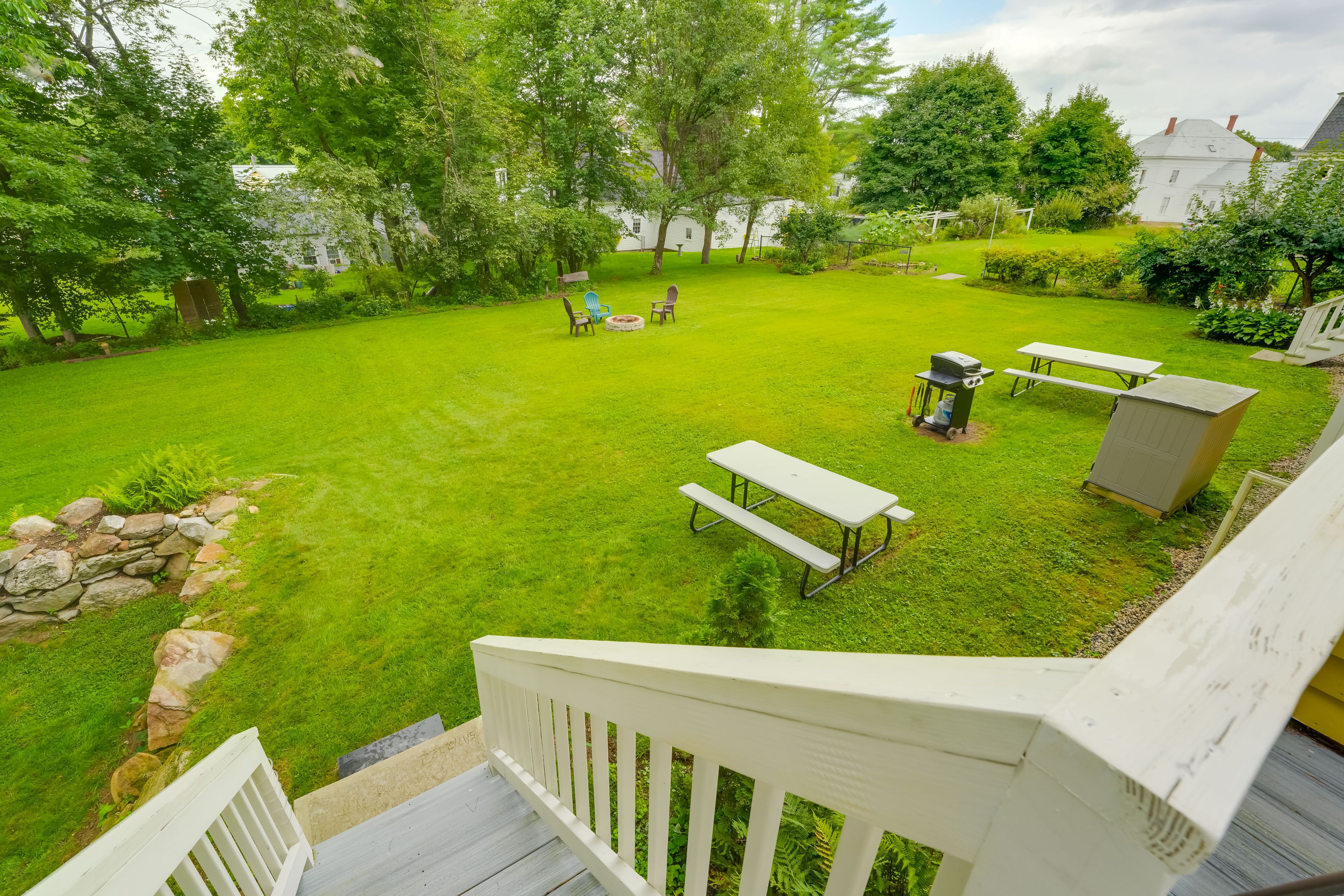 Shared Backyard | Gas Grill | Fire Pit