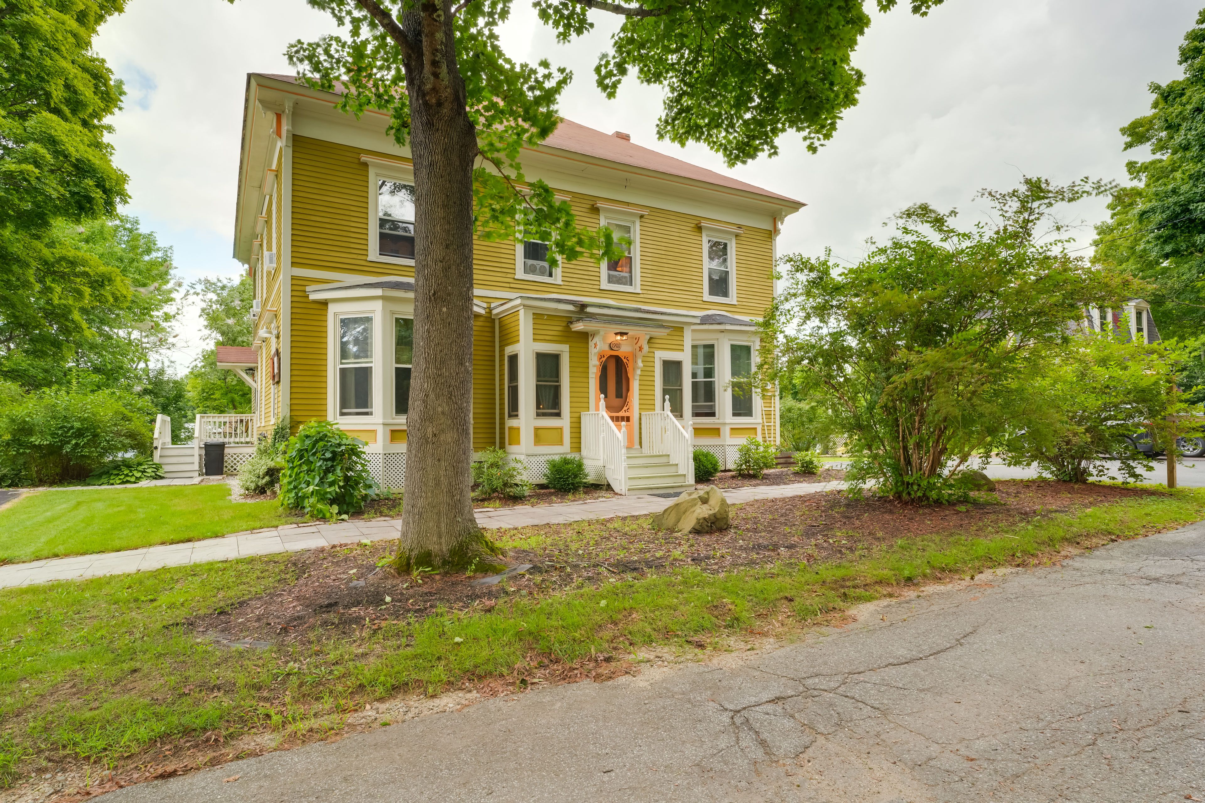 Property Exterior | Shared Driveway (4 Vehicles) | Free Street Parking