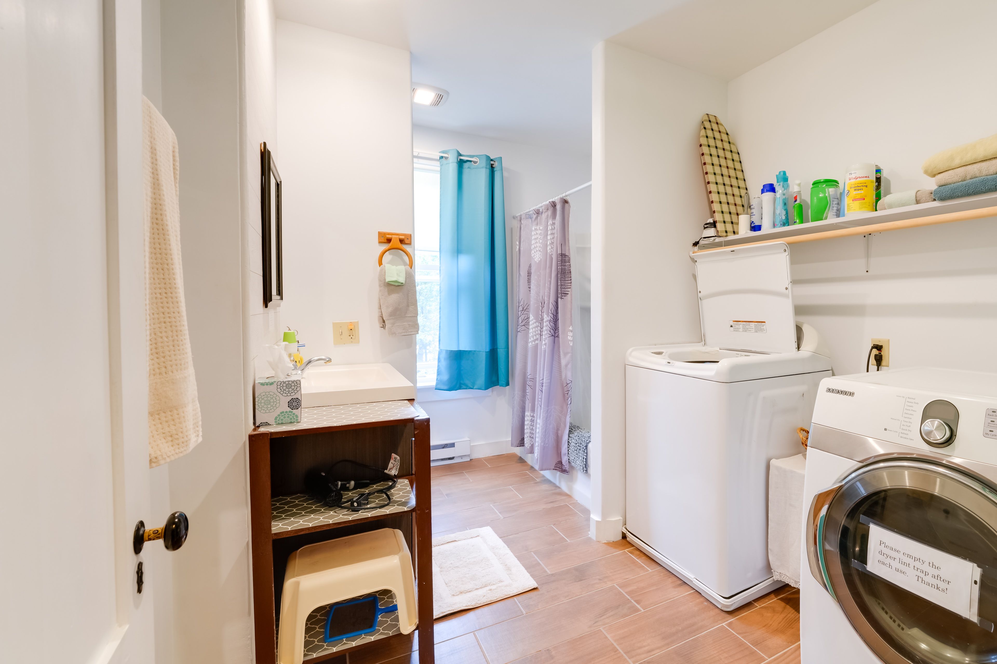Full Bathroom | 2nd Floor | Washer & Dryer