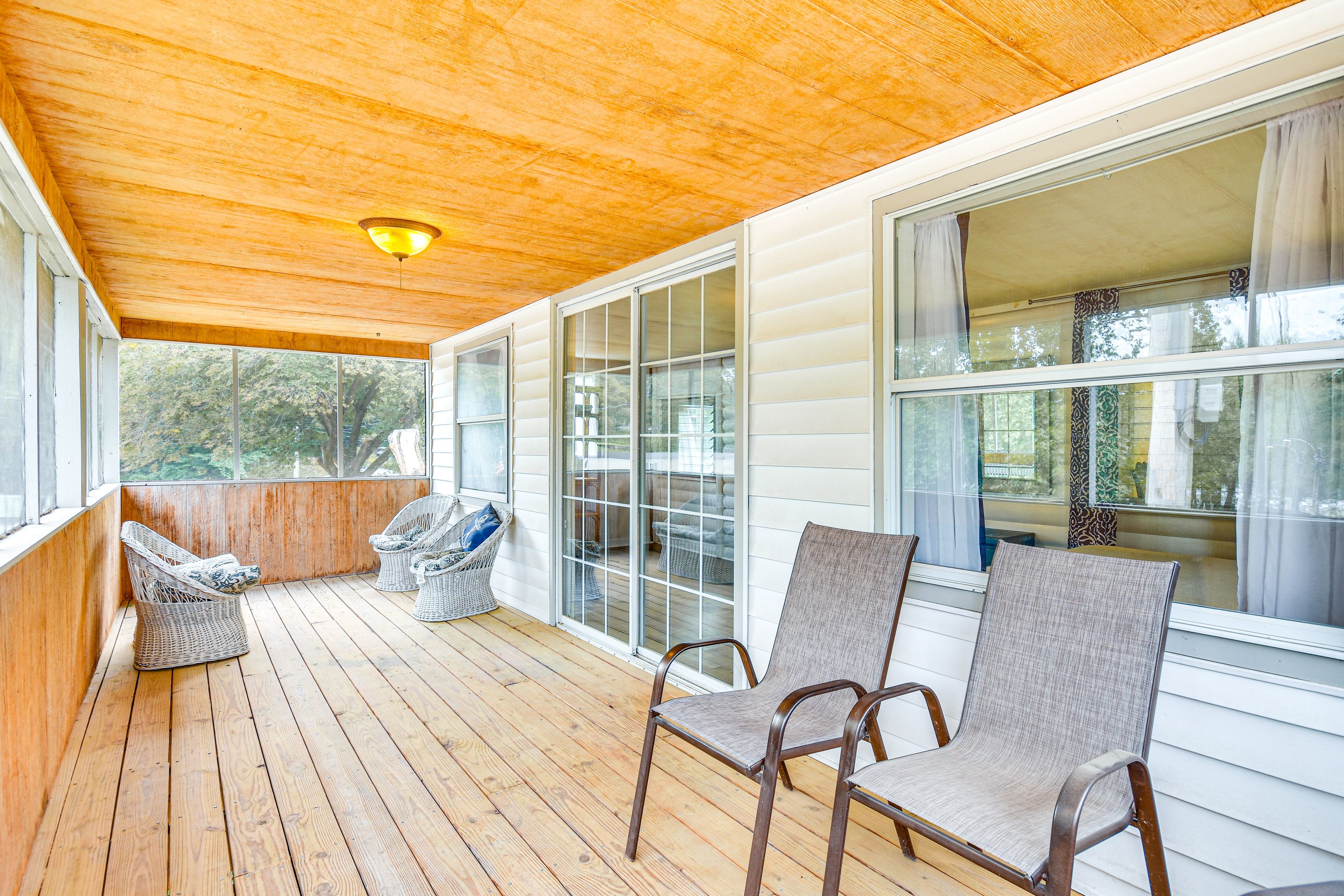 Screened Porch | Seating | Single-Story Cottage