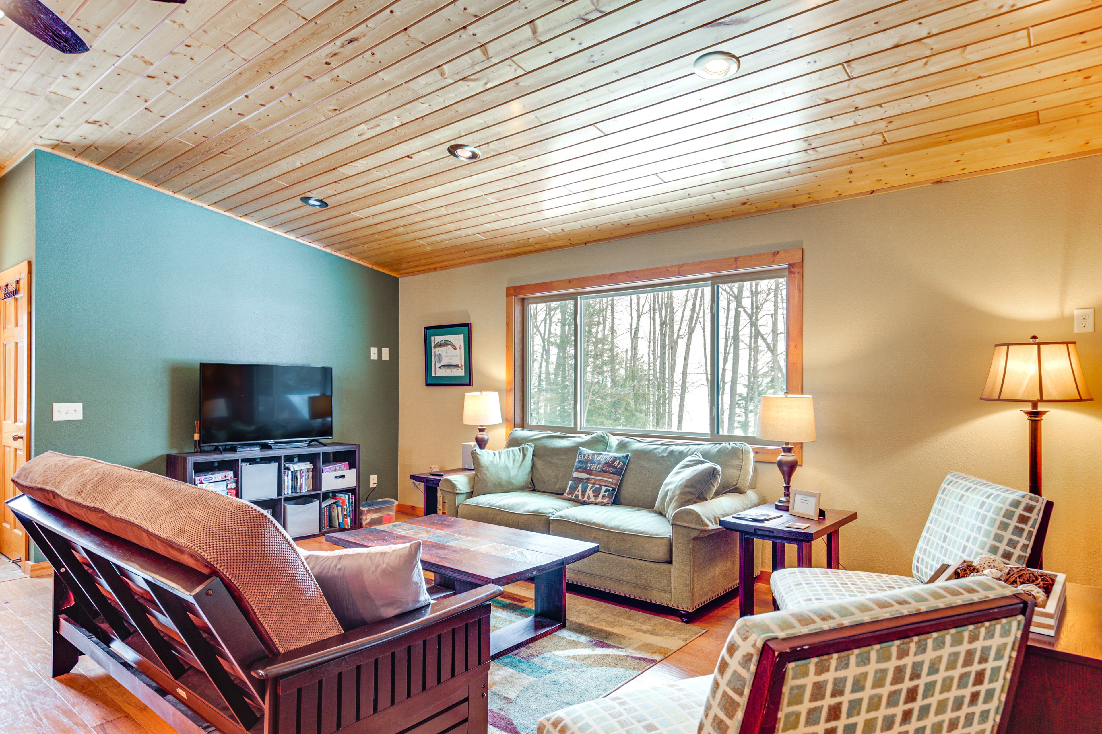 Living Room | Sleeper Sofa | Futon