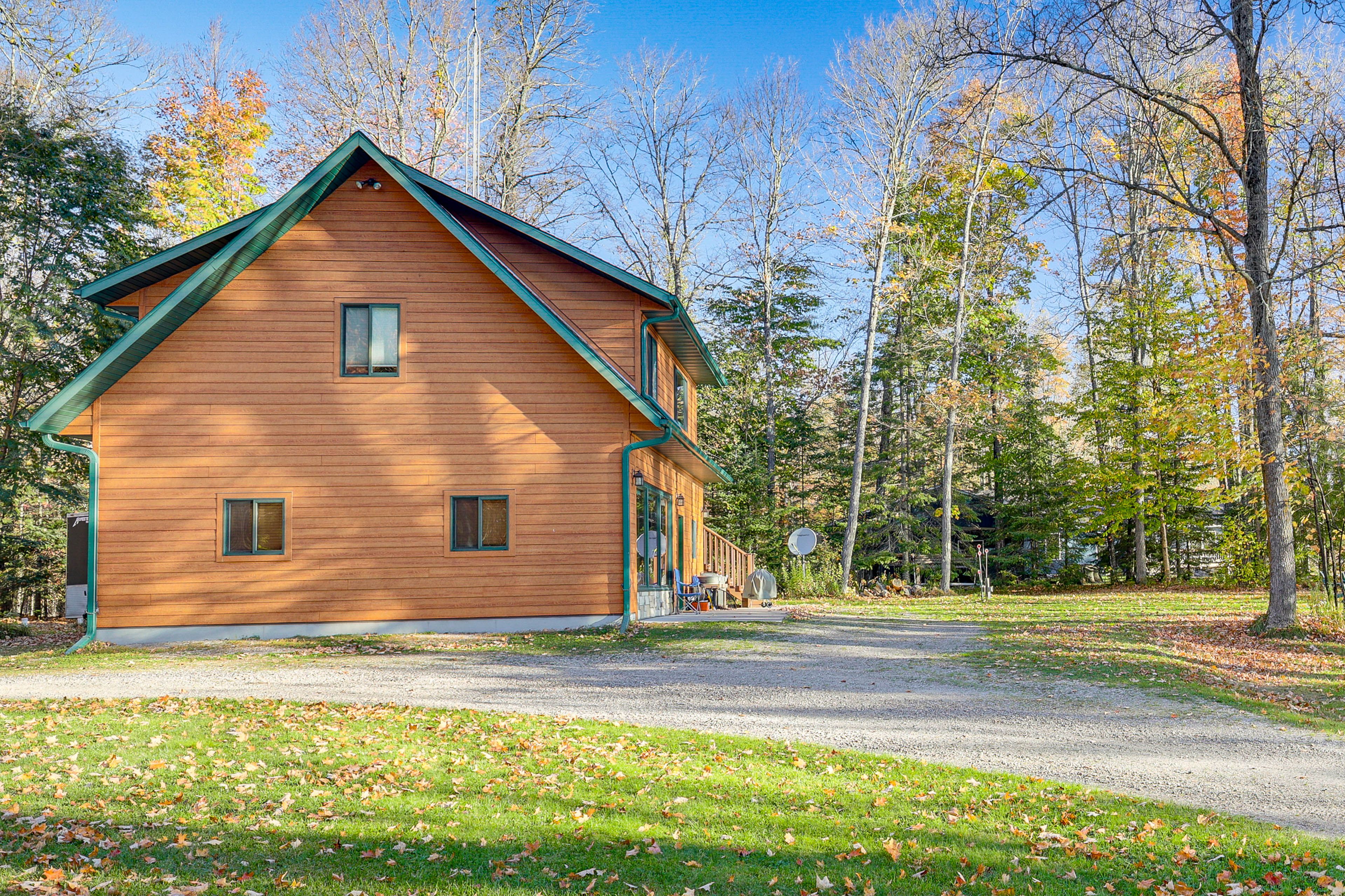 Parking | Driveway (3 Vehicles) | Snowmobile Trailer Parking Allowed