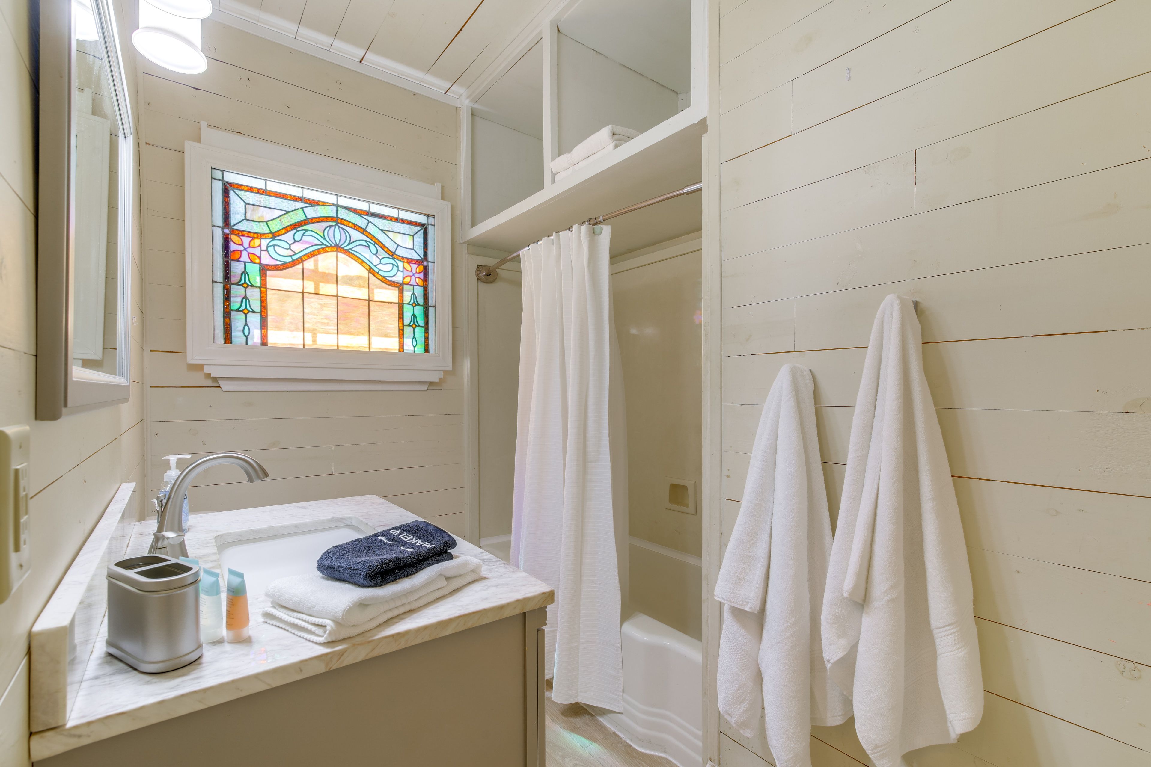 En-Suite Bathroom | Towels Provided | Complimentary Toiletries