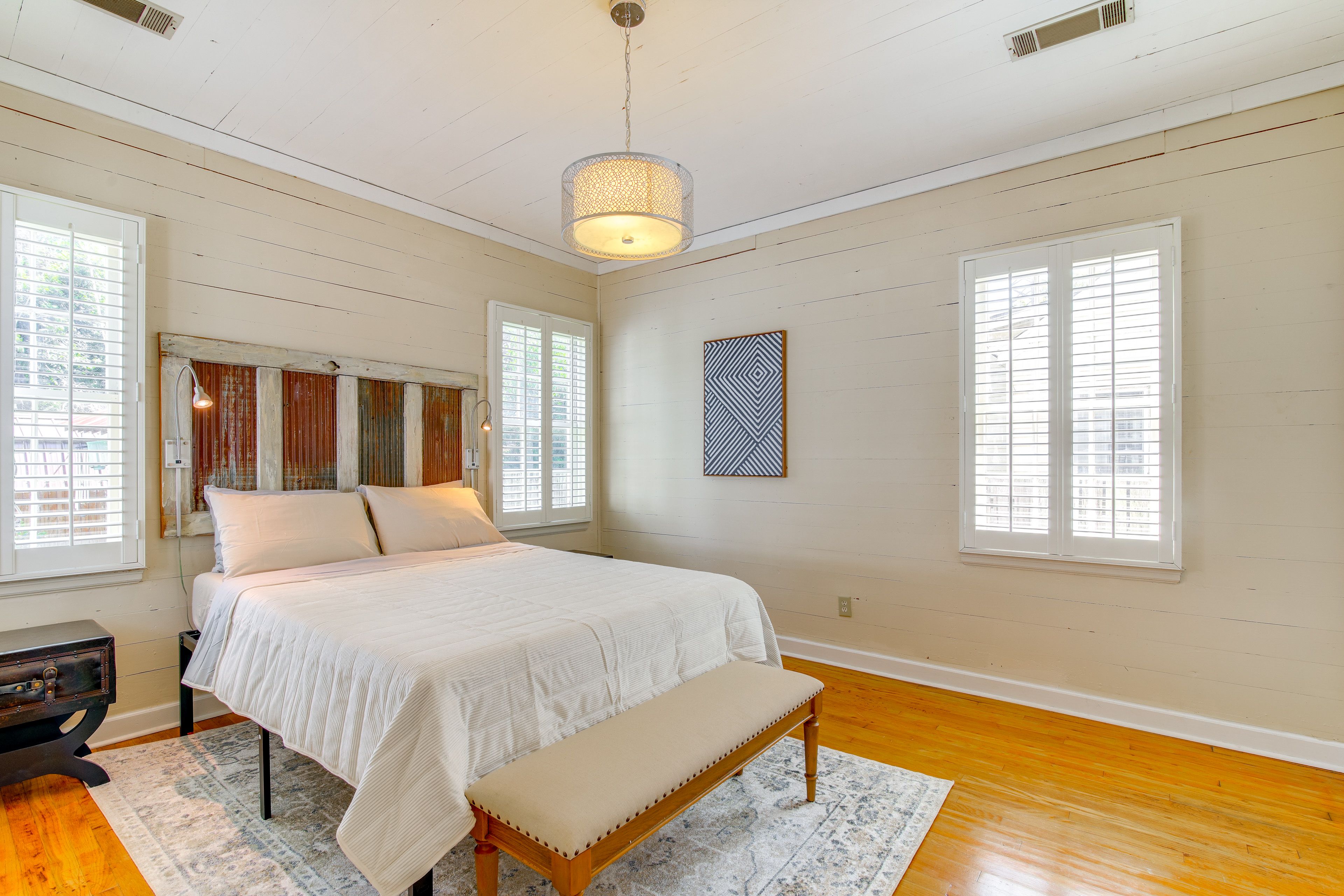 Bedroom 1 | Queen Bed | Linens Provided | En-Suite Bathroom