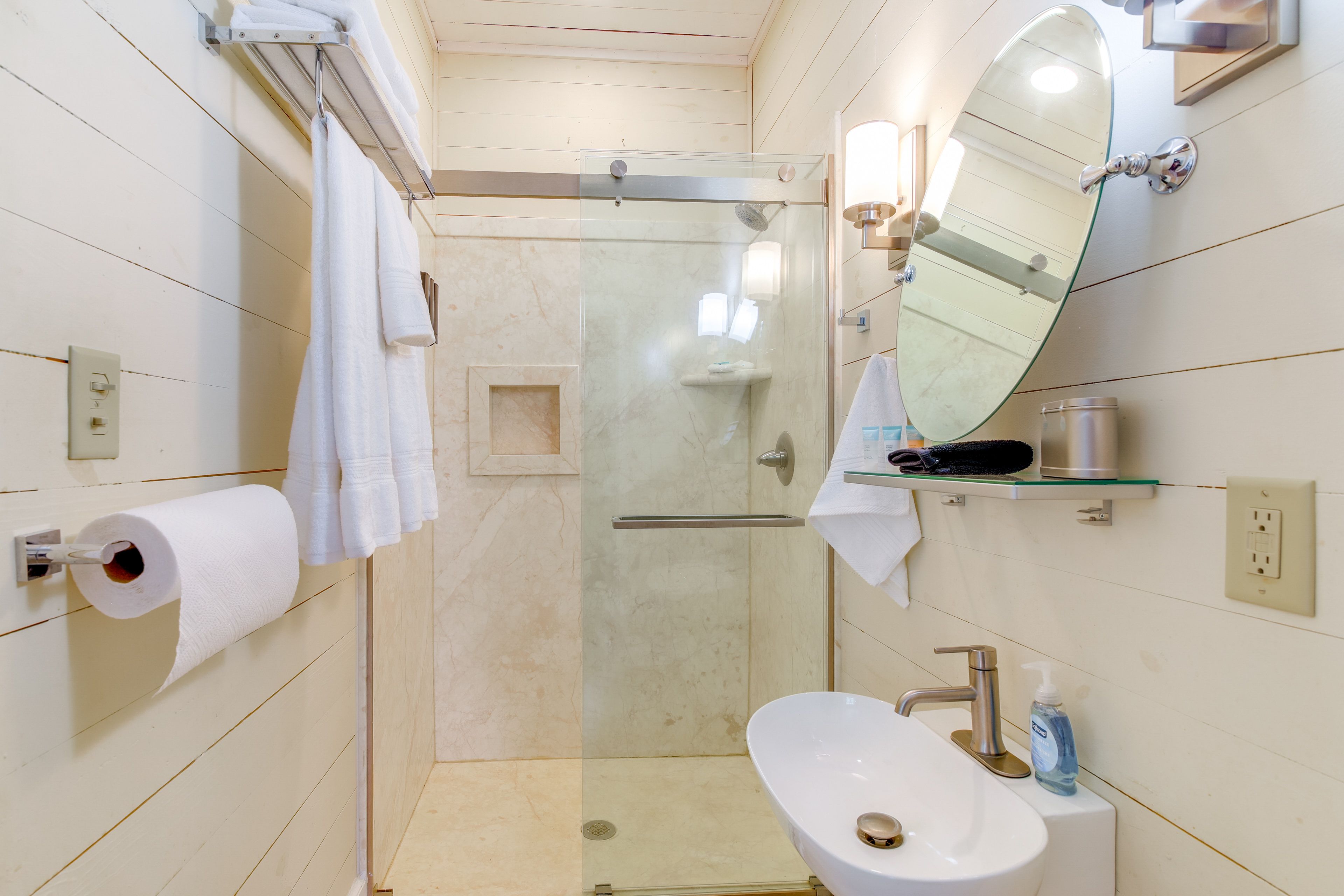 Shared En-Suite Bathroom