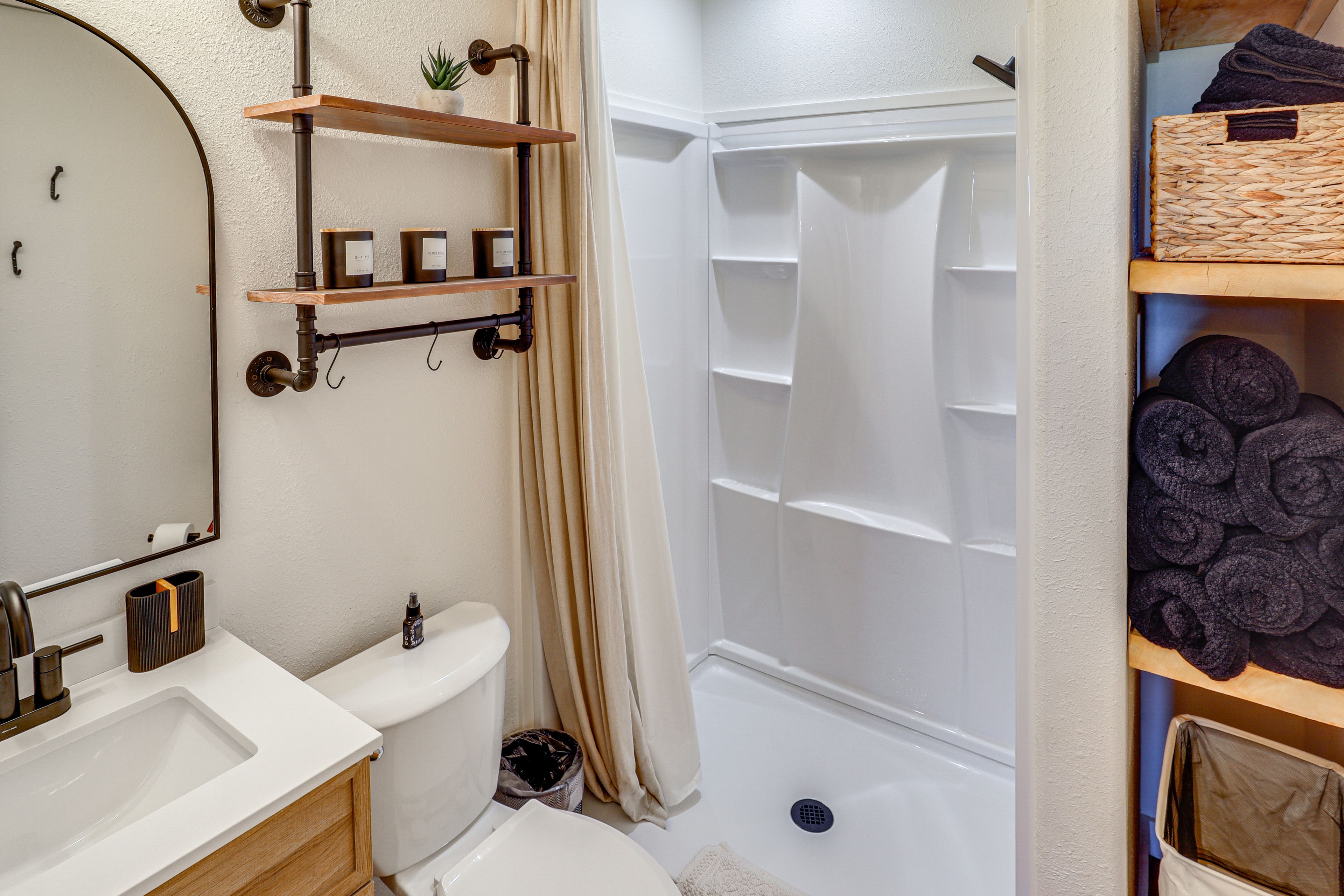 Full Bath | Towels | Complimentary Toiletries