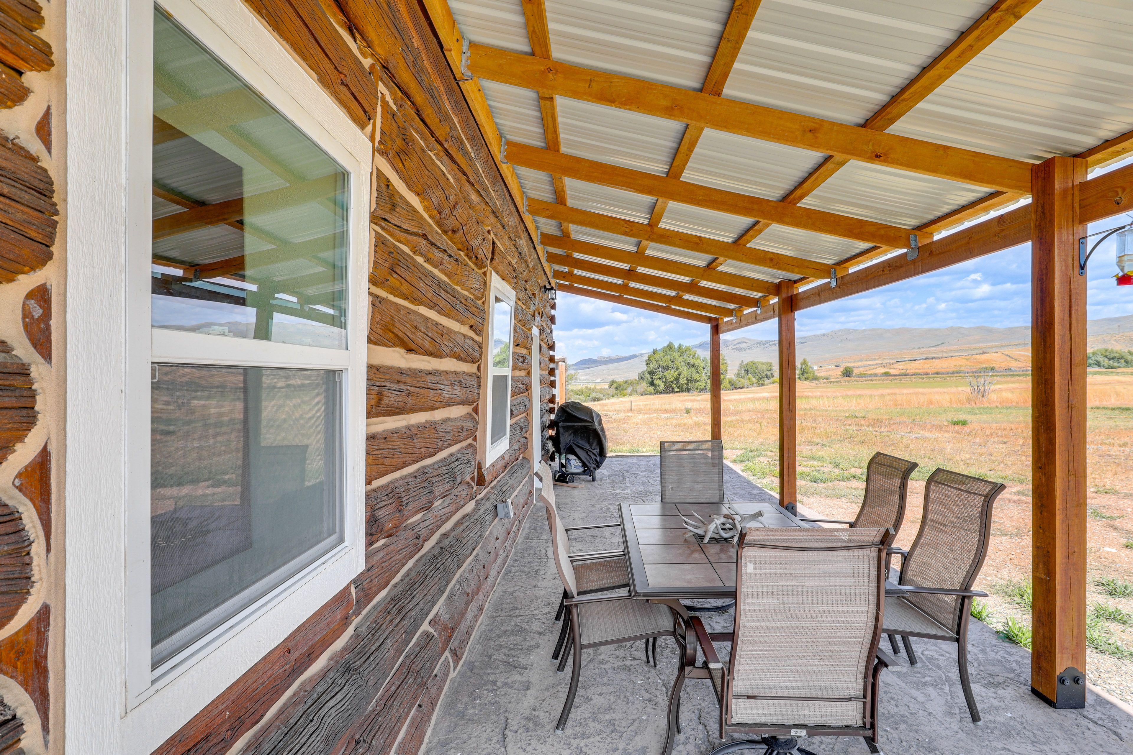 Covered Patio | Outdoor Dining Set | Gas Grill