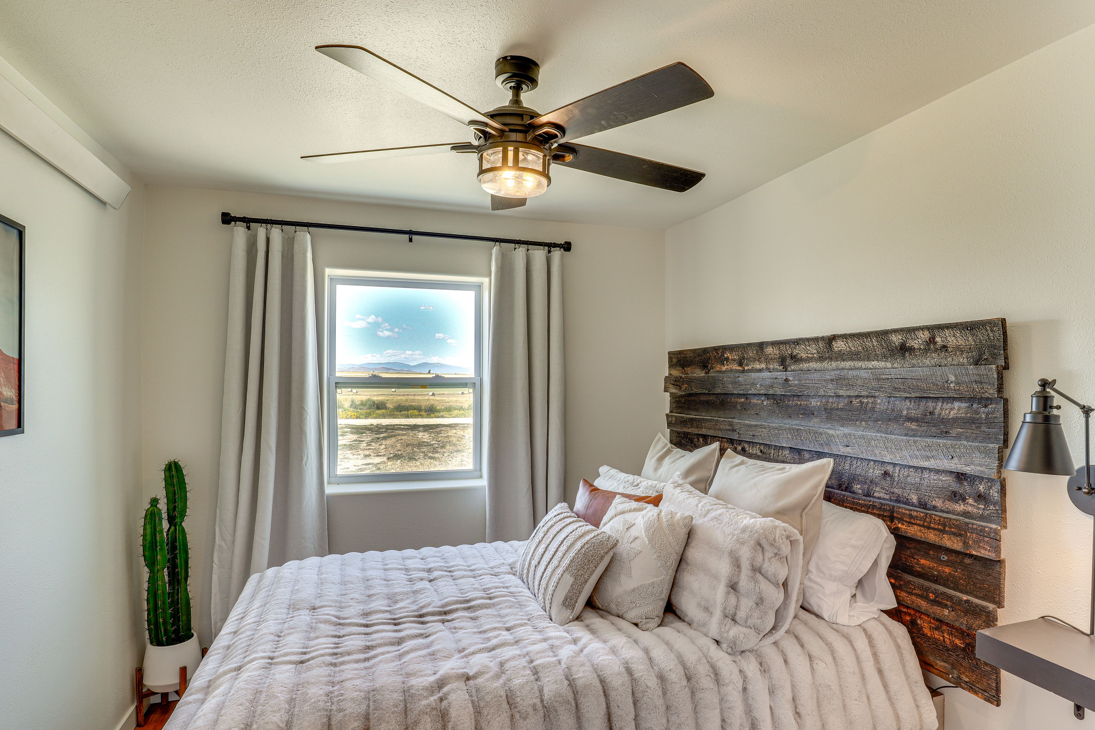 Bedroom 1 | Queen Bed w/ Twin Trundle | Linens Provided